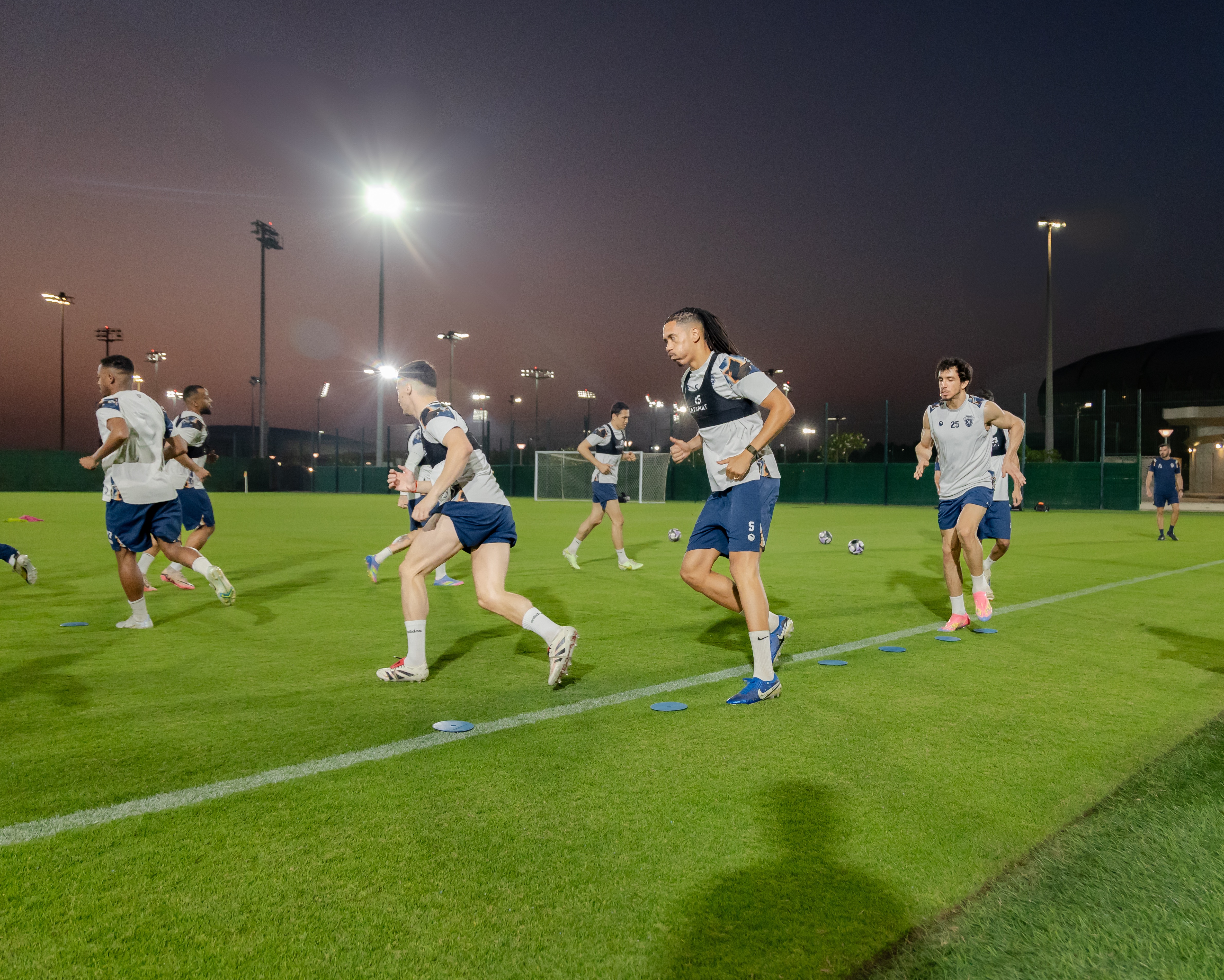 الفيحاء يصل إلى جدة وينهي تحضيراته لمواجهة الأهلي في دوري روشن