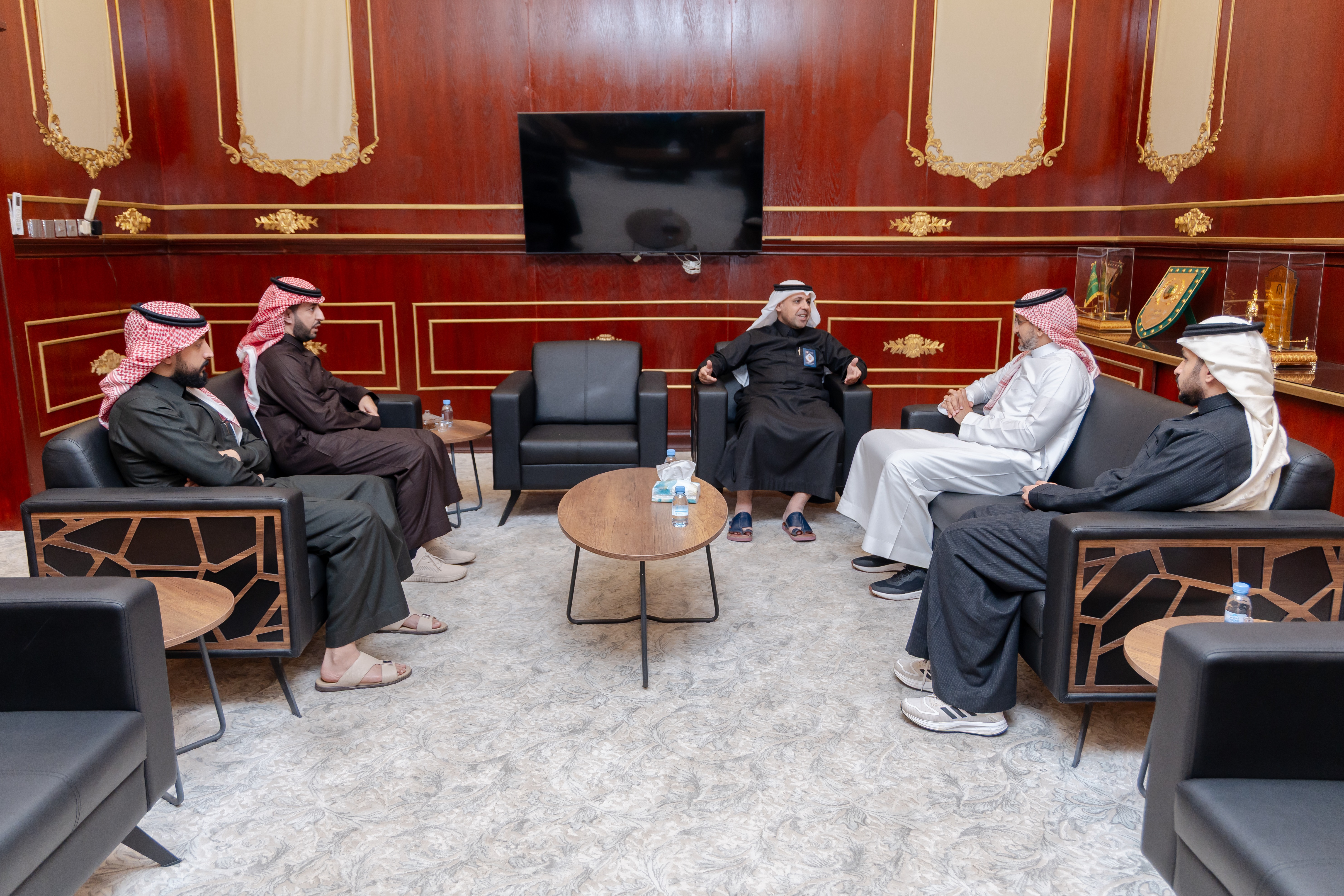 أمين عام الاتحاد السعودي لكرة القدم الأستاذ إبراهيم القاسم يزور نادي الفيحاء