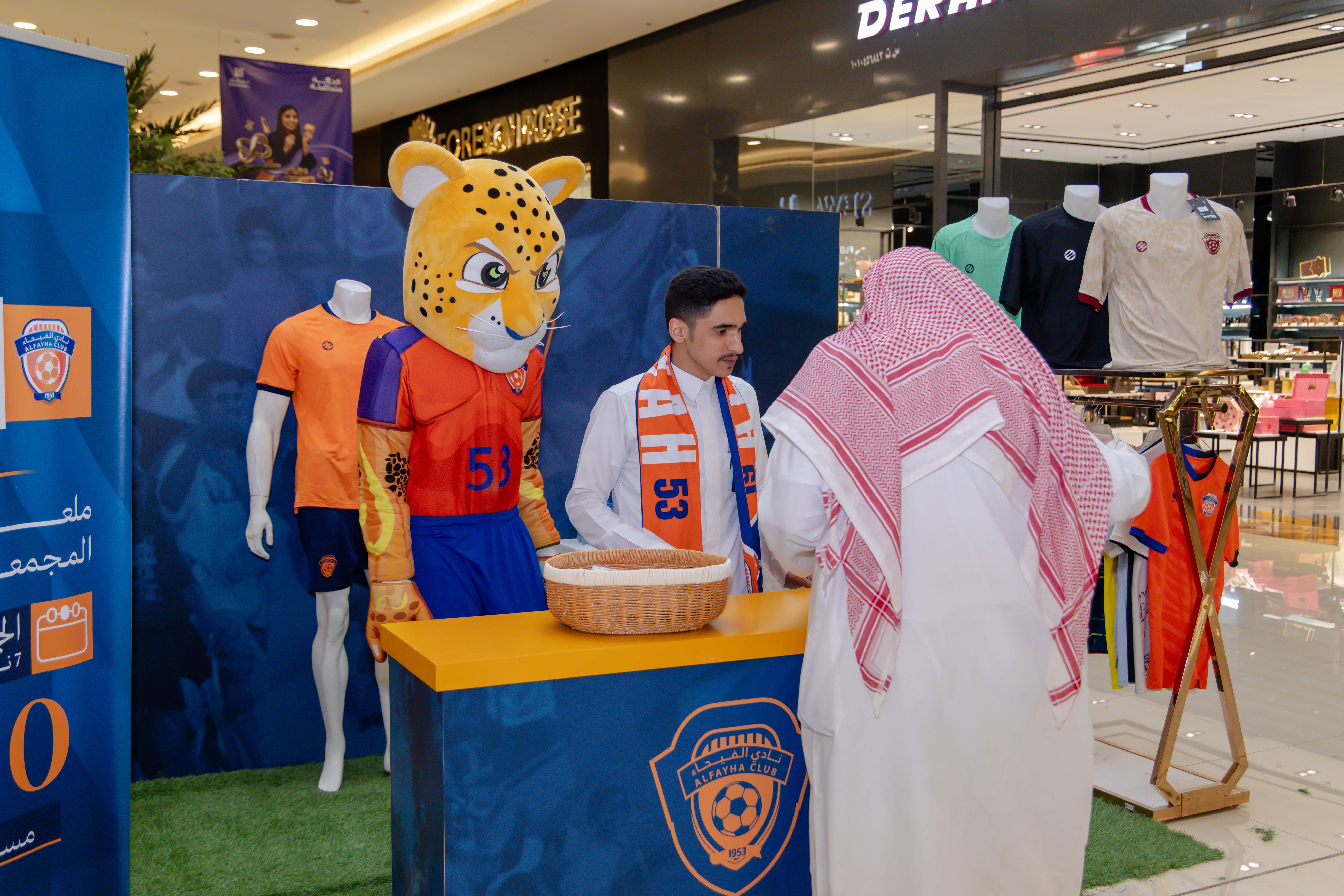 الفيحاء يواصل إقامة الركن الخاص في كرم مول لتوزيع تذاكر مباراة الفيحاء و الأخدود