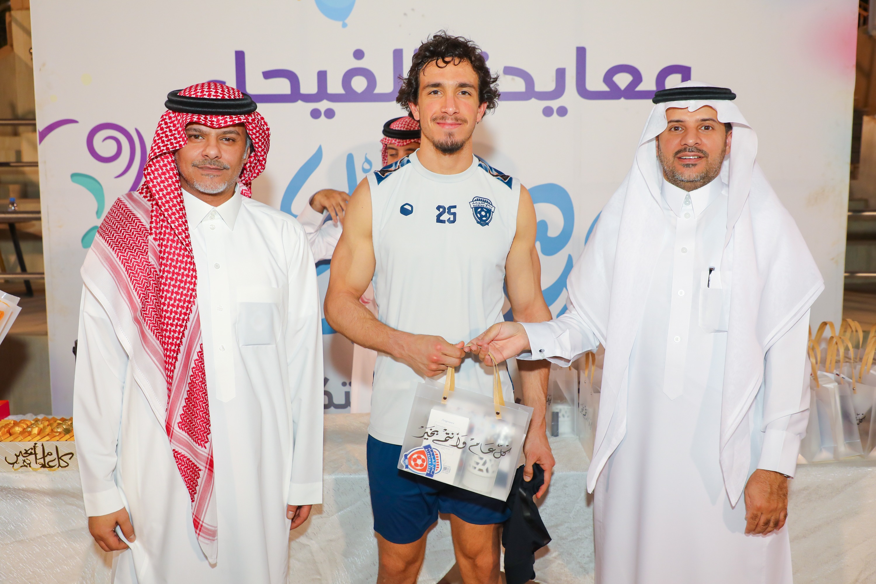 الفيحاء يستأنف تدريباته ويقيم حفل معايدة لمنسوبي الفريق الأول لكرك القدم