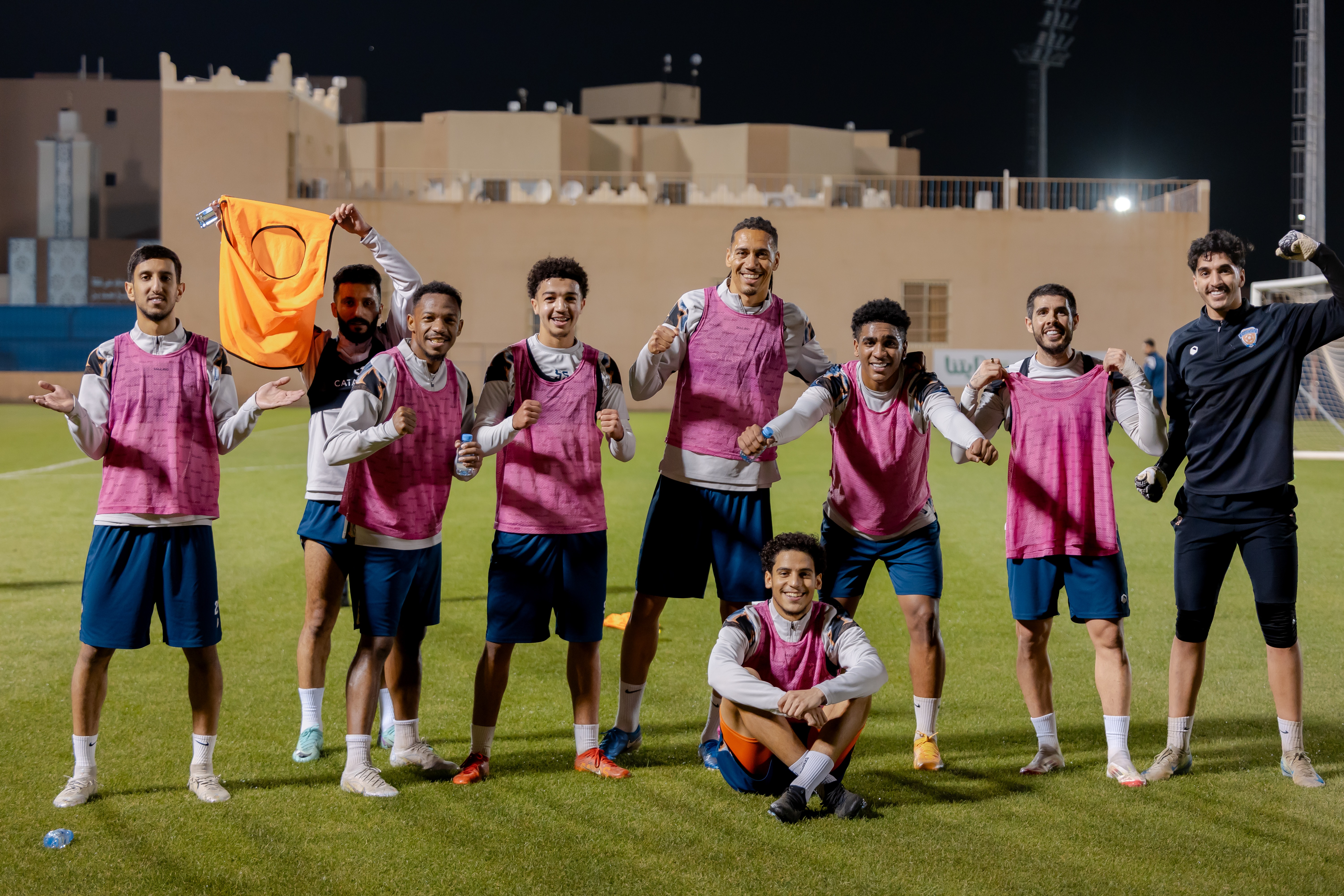 الفيحاء يواصل التحضيرات على ملعب معالي الشيخ عبدالعزيز التويجري بمقر النادي