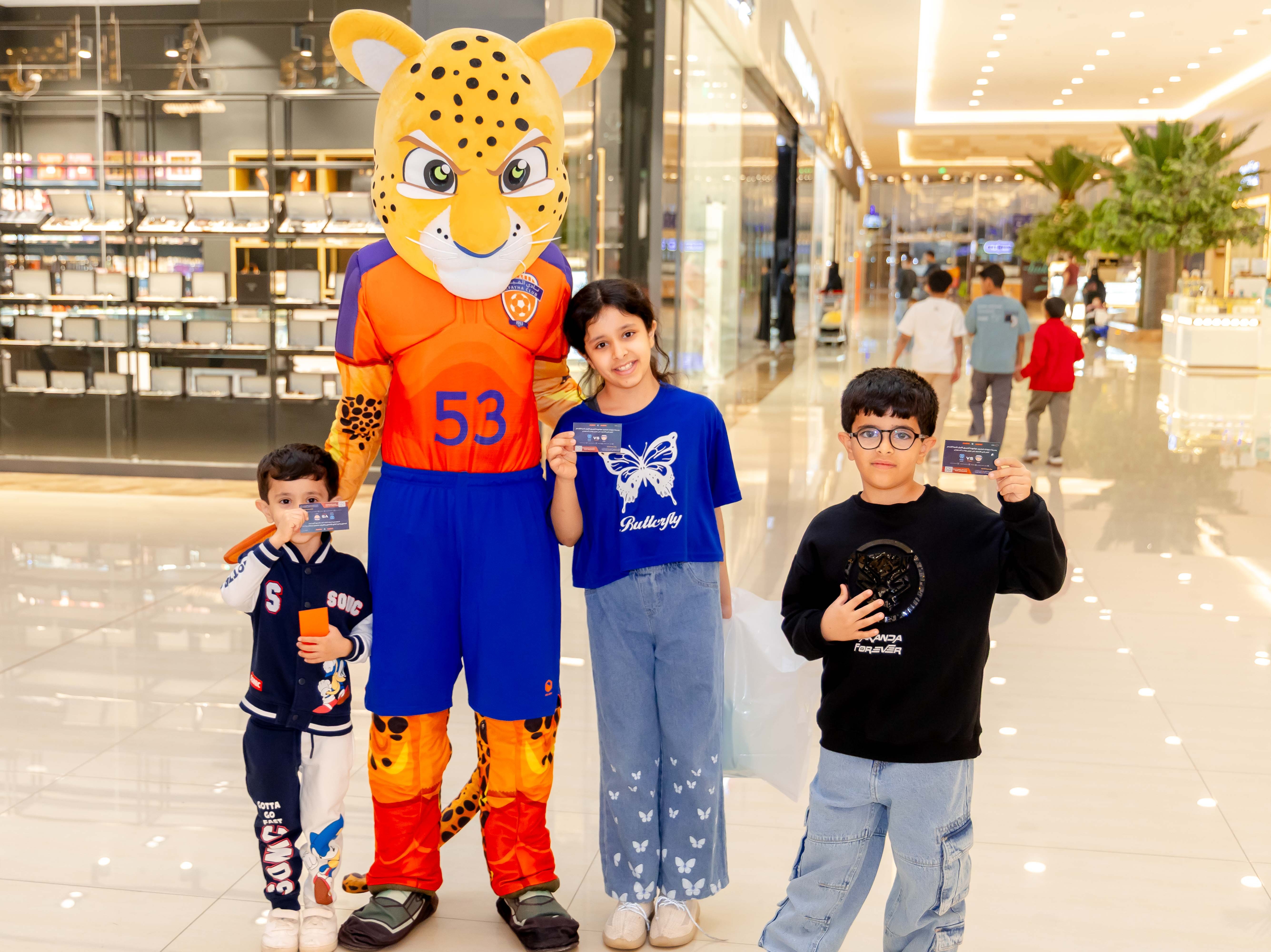 الفيحاء يقيم ركن خاص في كرم مول لتوزيع تذاكر مباراة الفيحاء و الاخدود