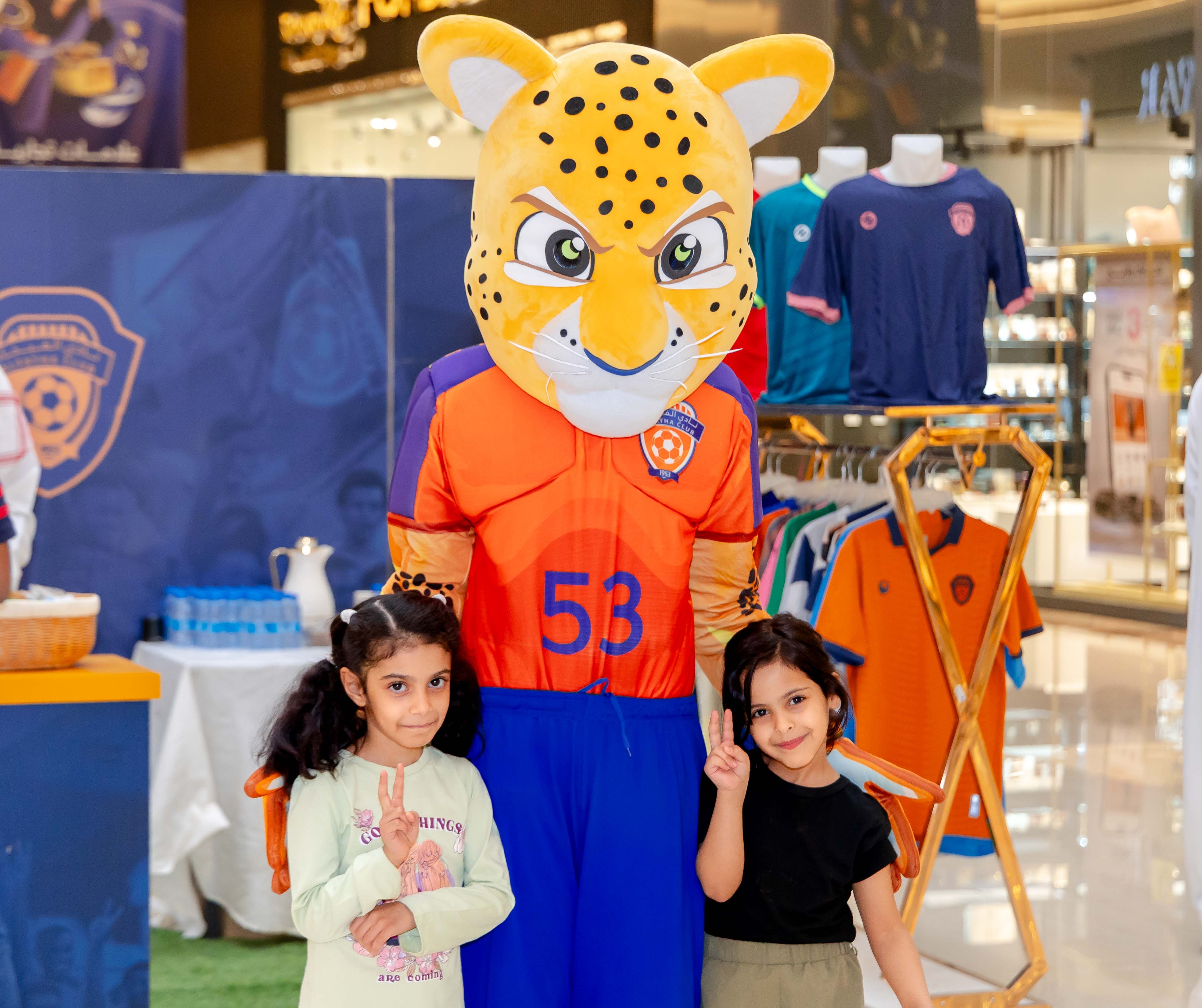 الفيحاء يقيم ركن خاص في كرم مول لتوزيع تذاكر مباراة الفيحاء و الاخدود