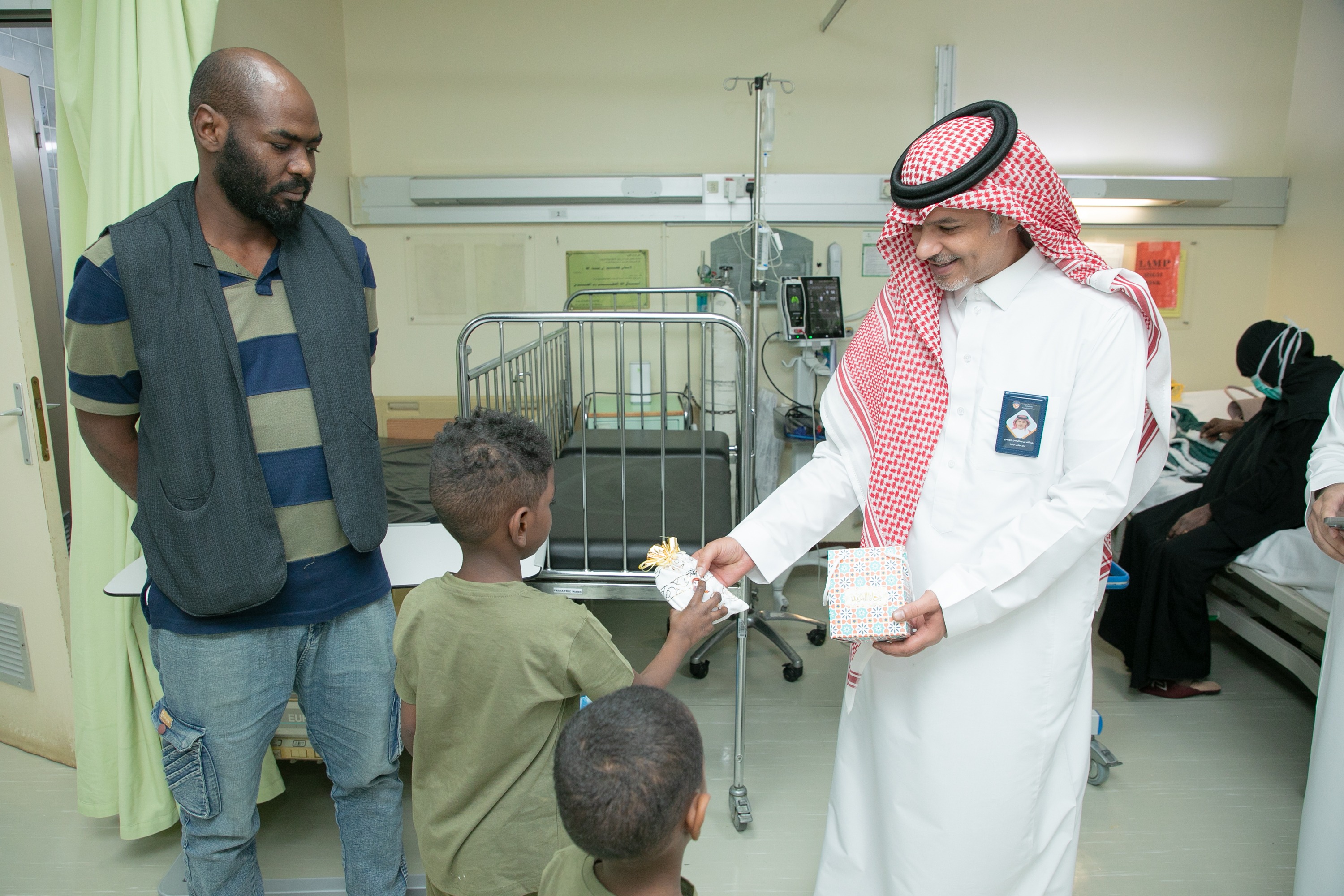 الفيحاء يعايد المرضى والكادر الطبي بمستشفى الملك خالد بالمجمعة