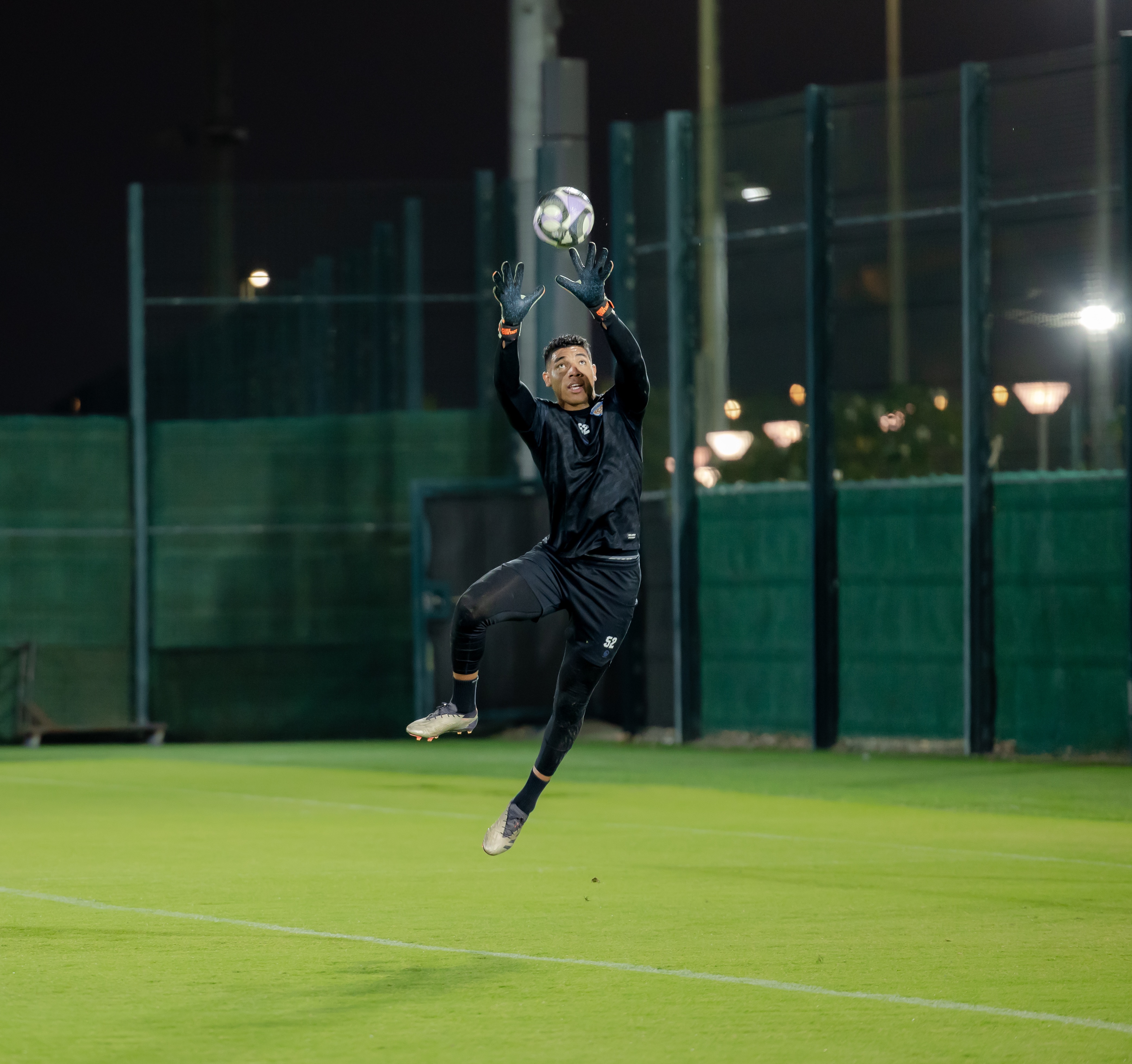الفيحاء يصل إلى جدة وينهي تحضيراته لمواجهة الأهلي في دوري روشن