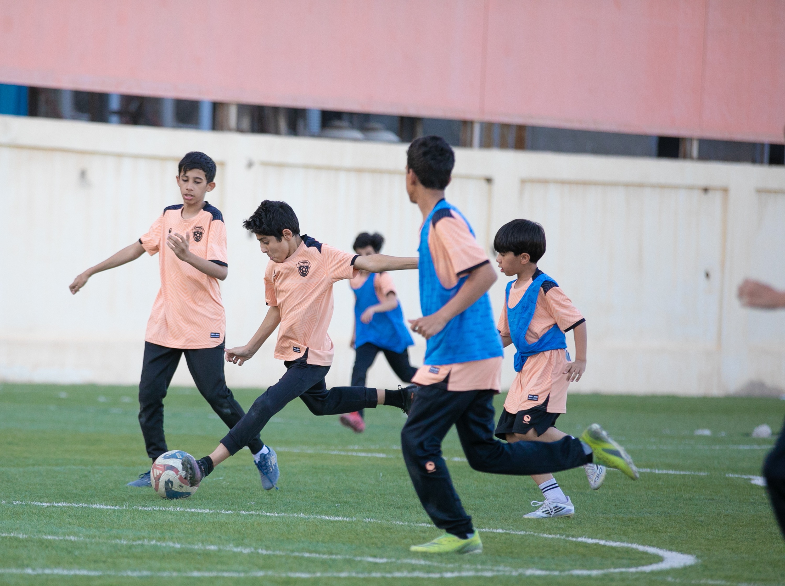 أكاديمية الفيحاء تواصل تدريباتها اليومية