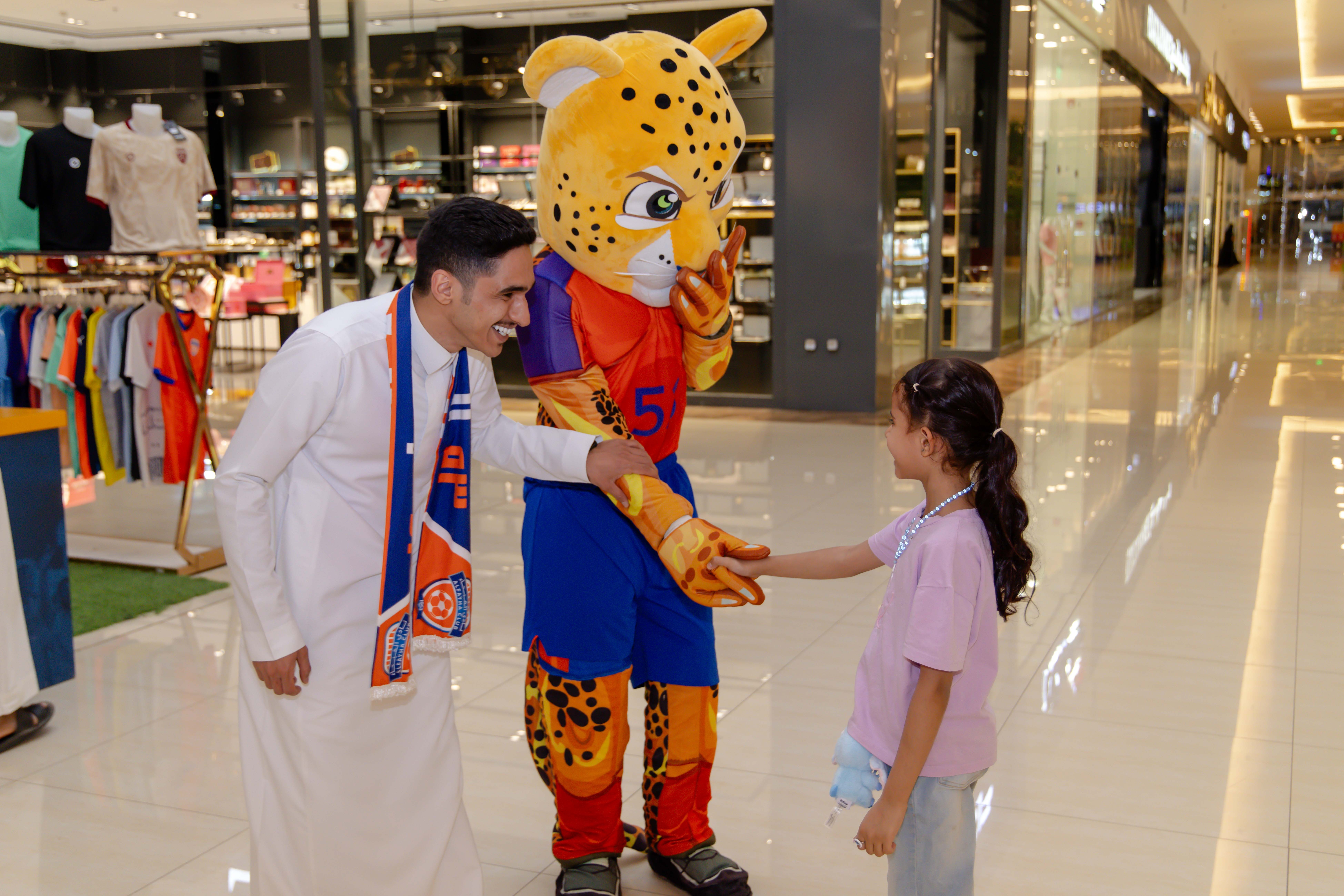 الفيحاء يواصل إقامة الركن الخاص في كرم مول لتوزيع تذاكر مباراة الفيحاء و الأخدود