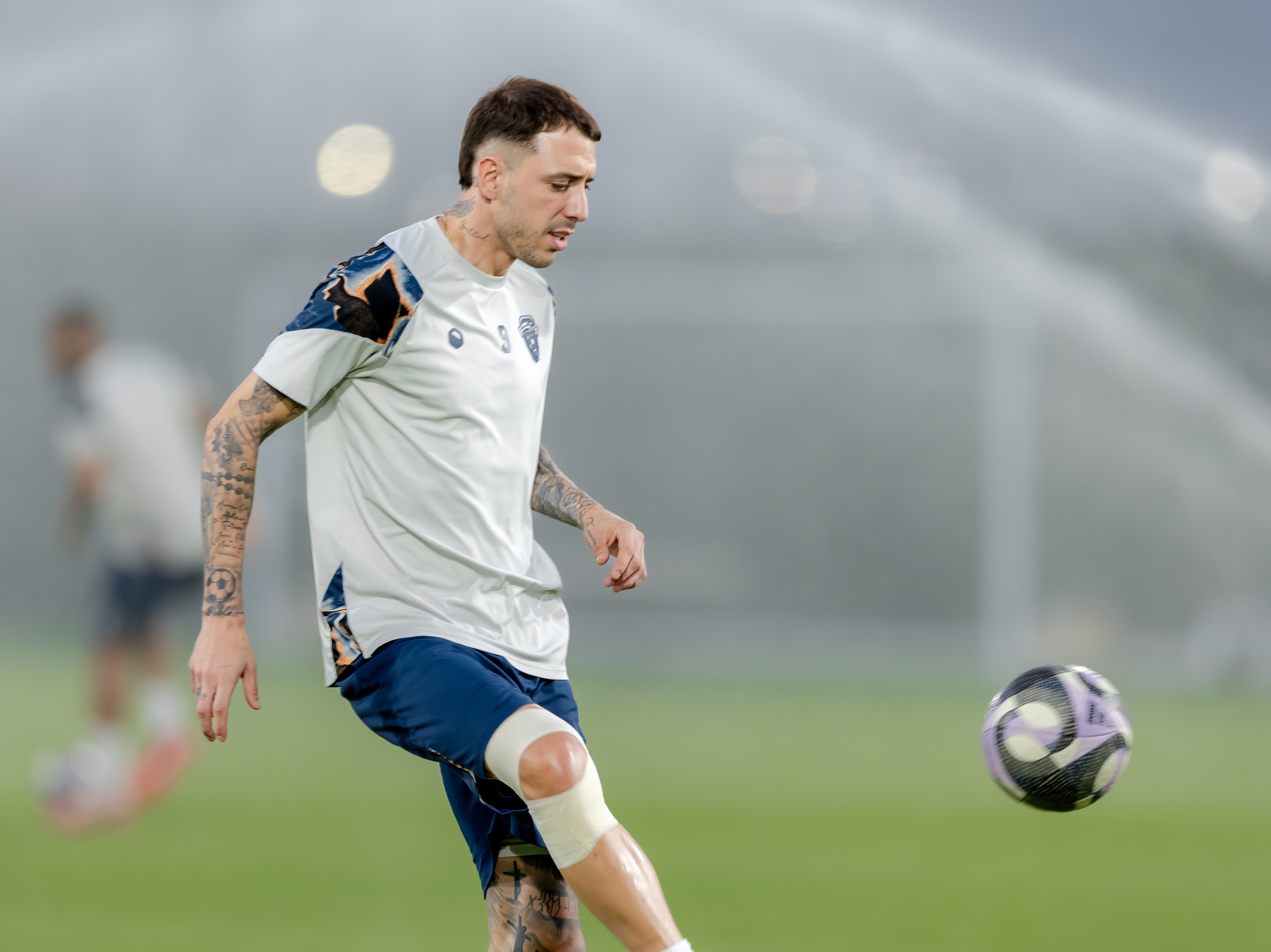 الفيحاء يصل إلى جدة وينهي تحضيراته لمواجهة الأهلي في دوري روشن