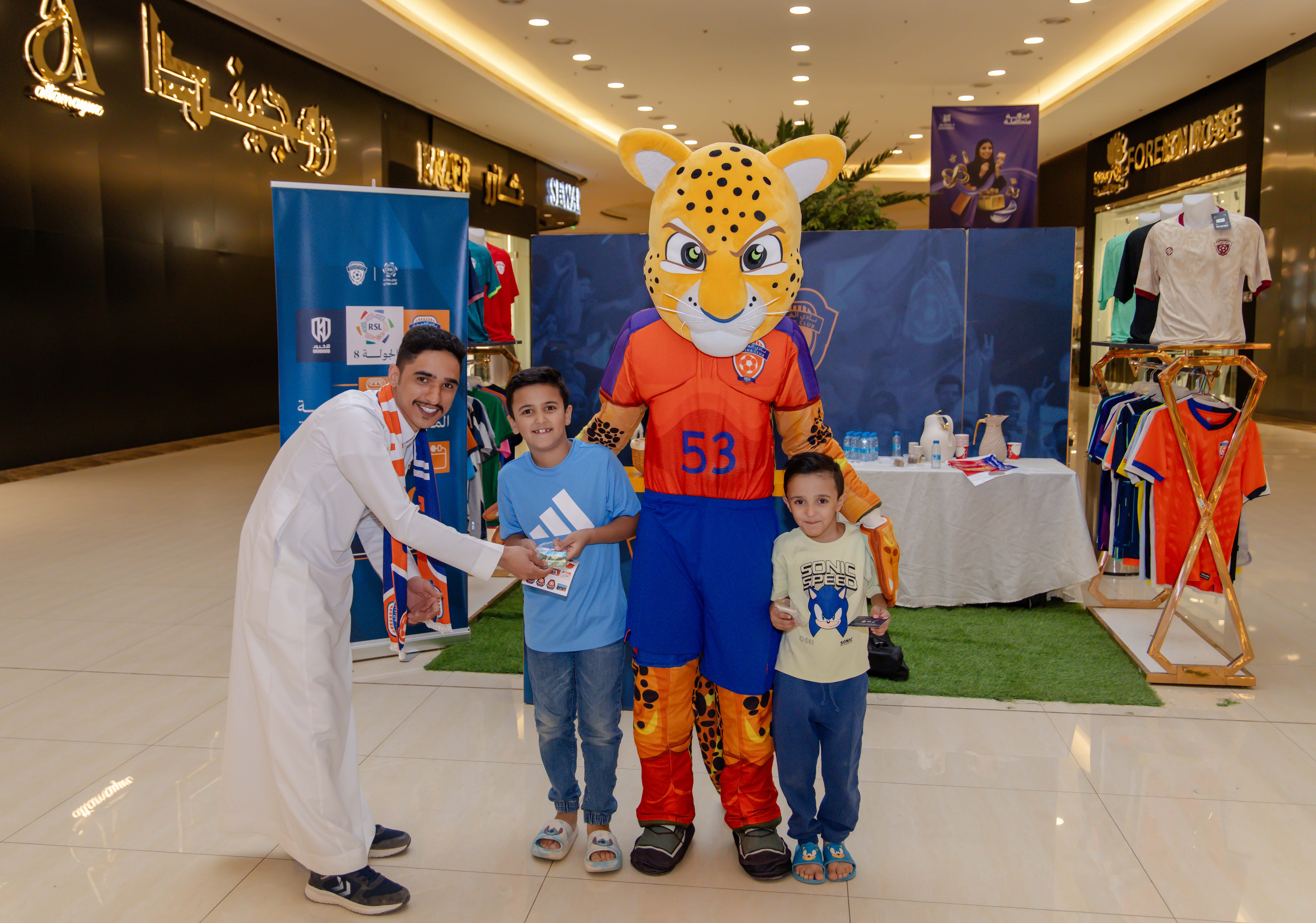 الفيحاء يواصل إقامة الركن الخاص في كرم مول لتوزيع تذاكر مباراة الفيحاء و الأخدود