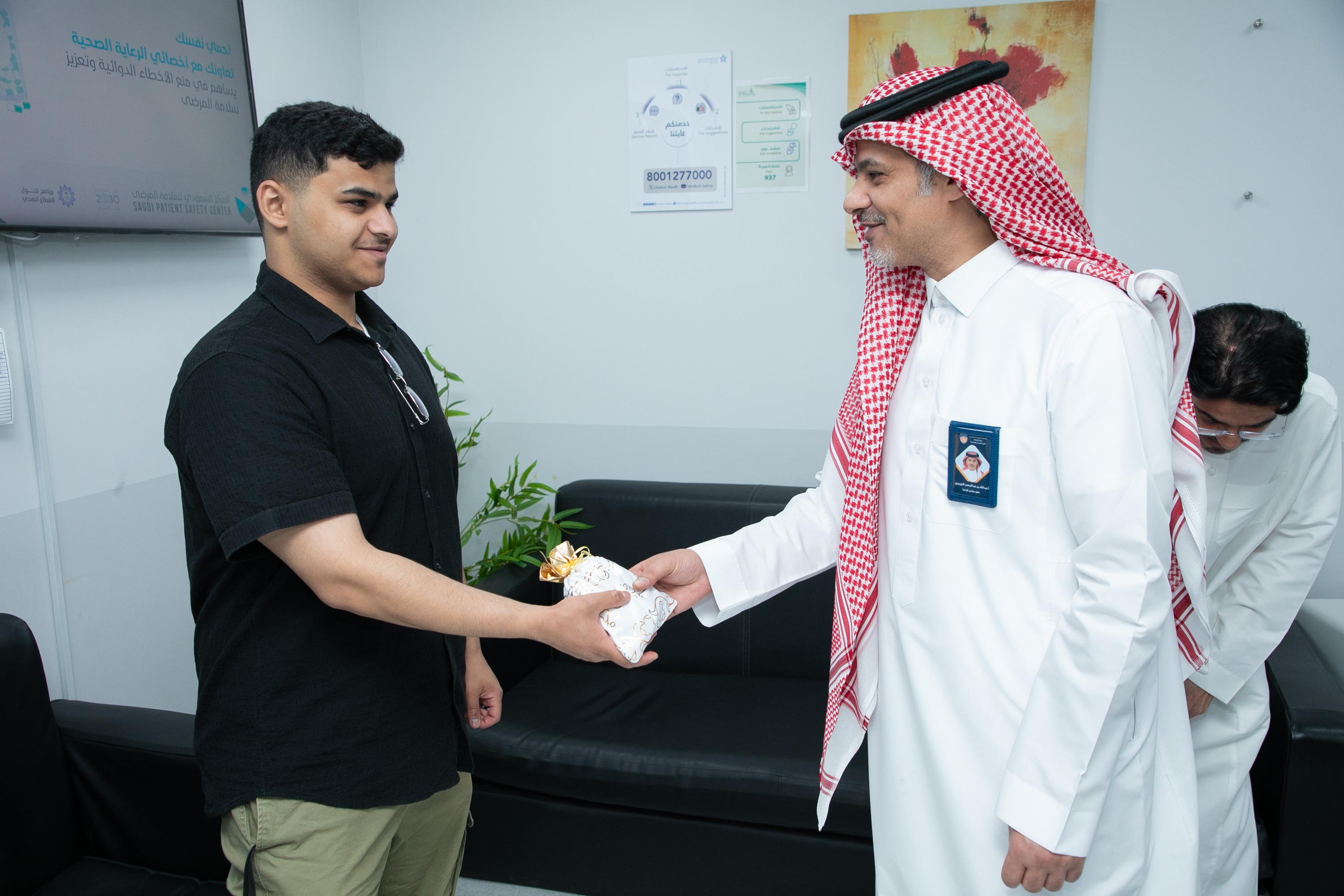 الفيحاء يعايد المرضى والكادر الطبي بمستشفى الملك خالد بالمجمعة