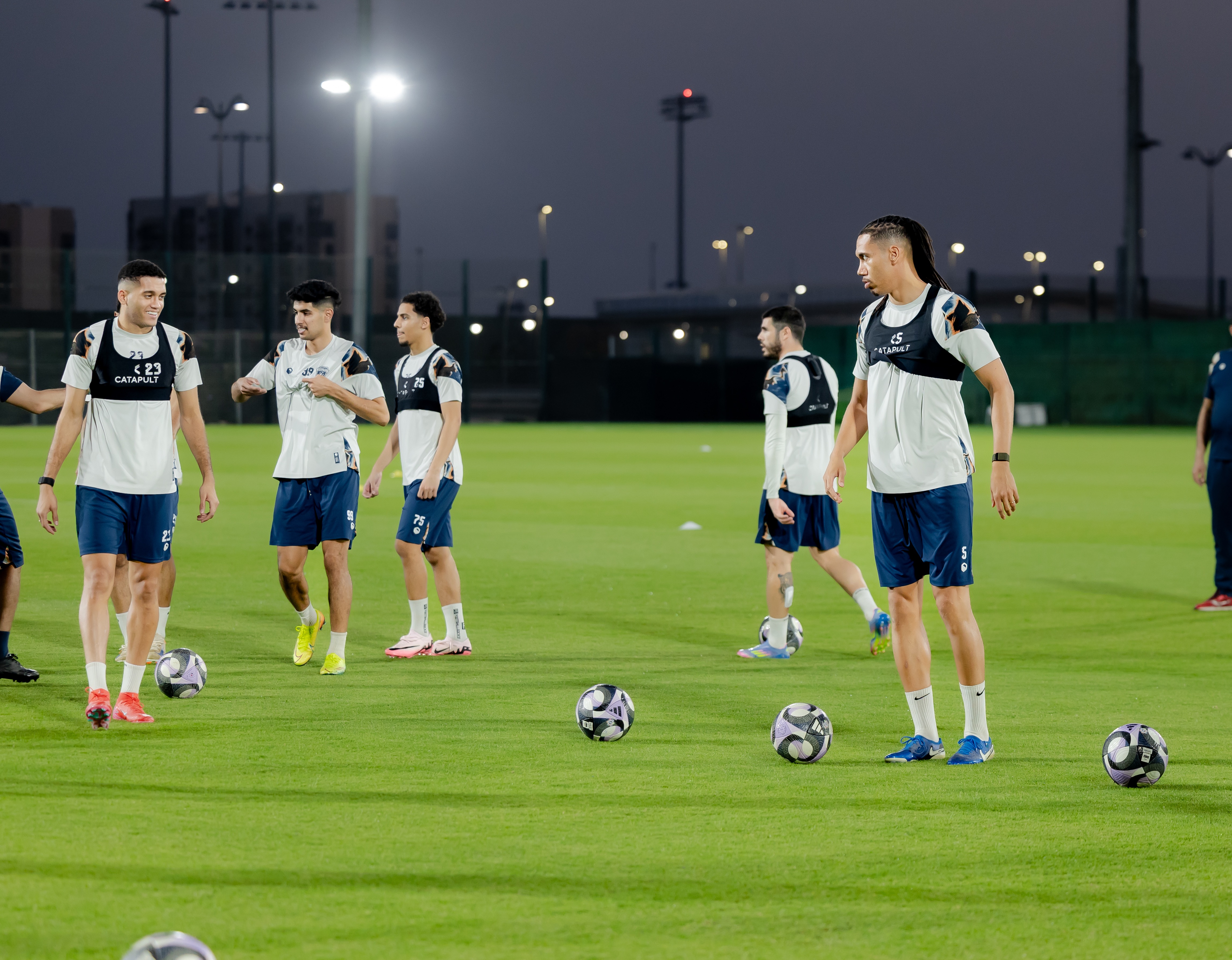 الفيحاء يصل إلى جدة وينهي تحضيراته لمواجهة الأهلي في دوري روشن