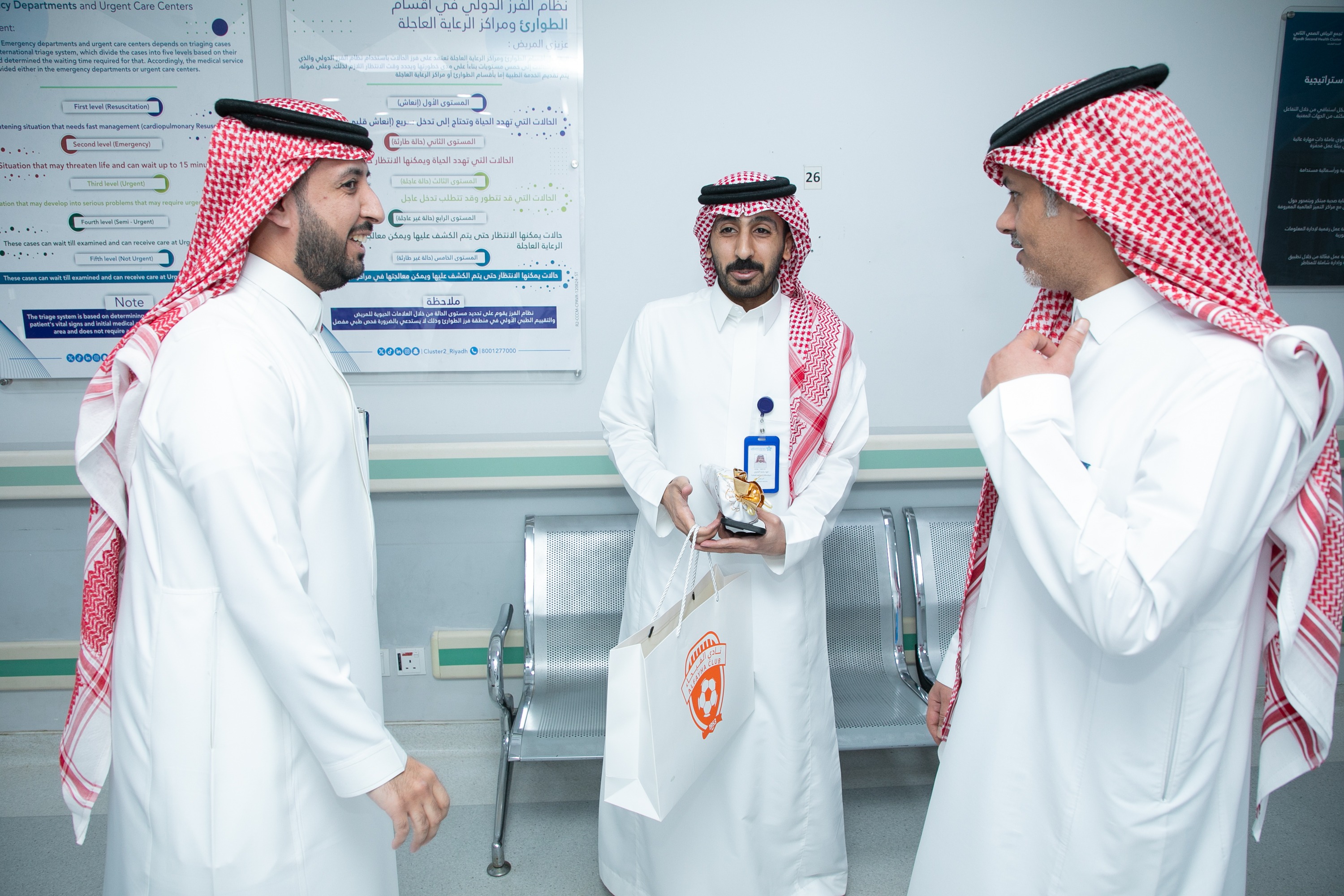 الفيحاء يعايد المرضى والكادر الطبي بمستشفى الملك خالد بالمجمعة