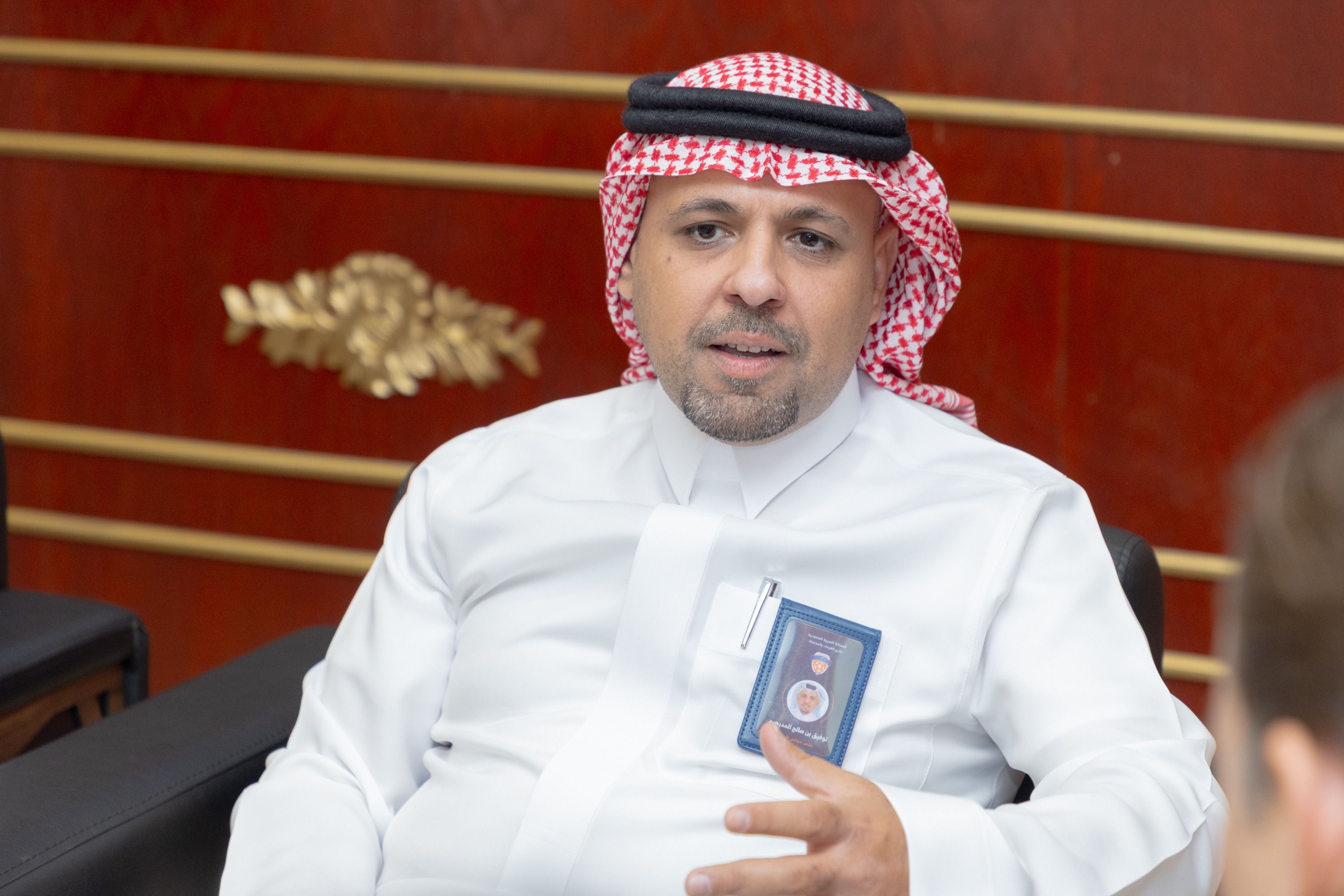 السيد بن هاربورغ مالك نادي الخلود يزور الفيحاء