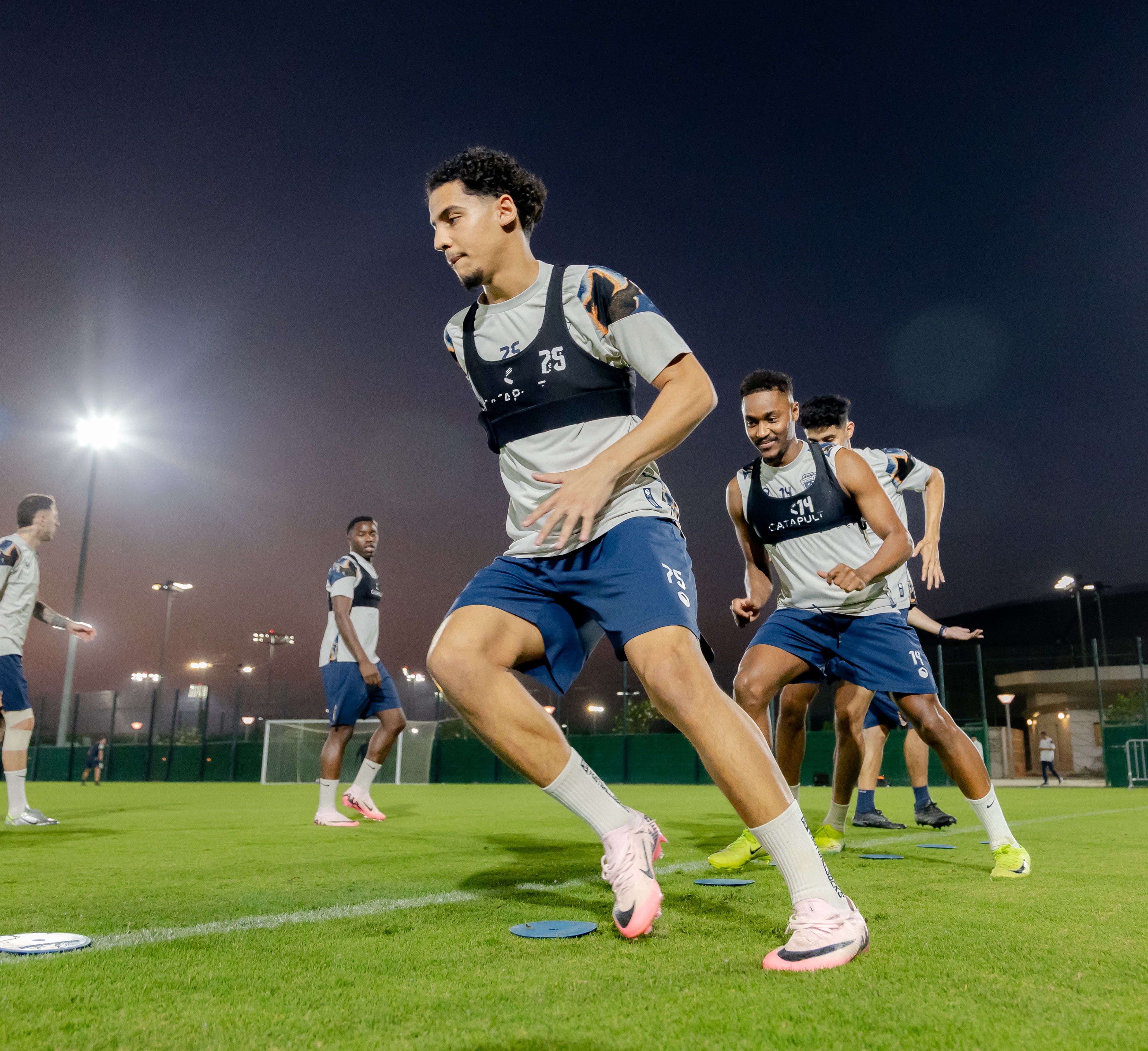 الفيحاء يصل إلى جدة وينهي تحضيراته لمواجهة الأهلي في دوري روشن