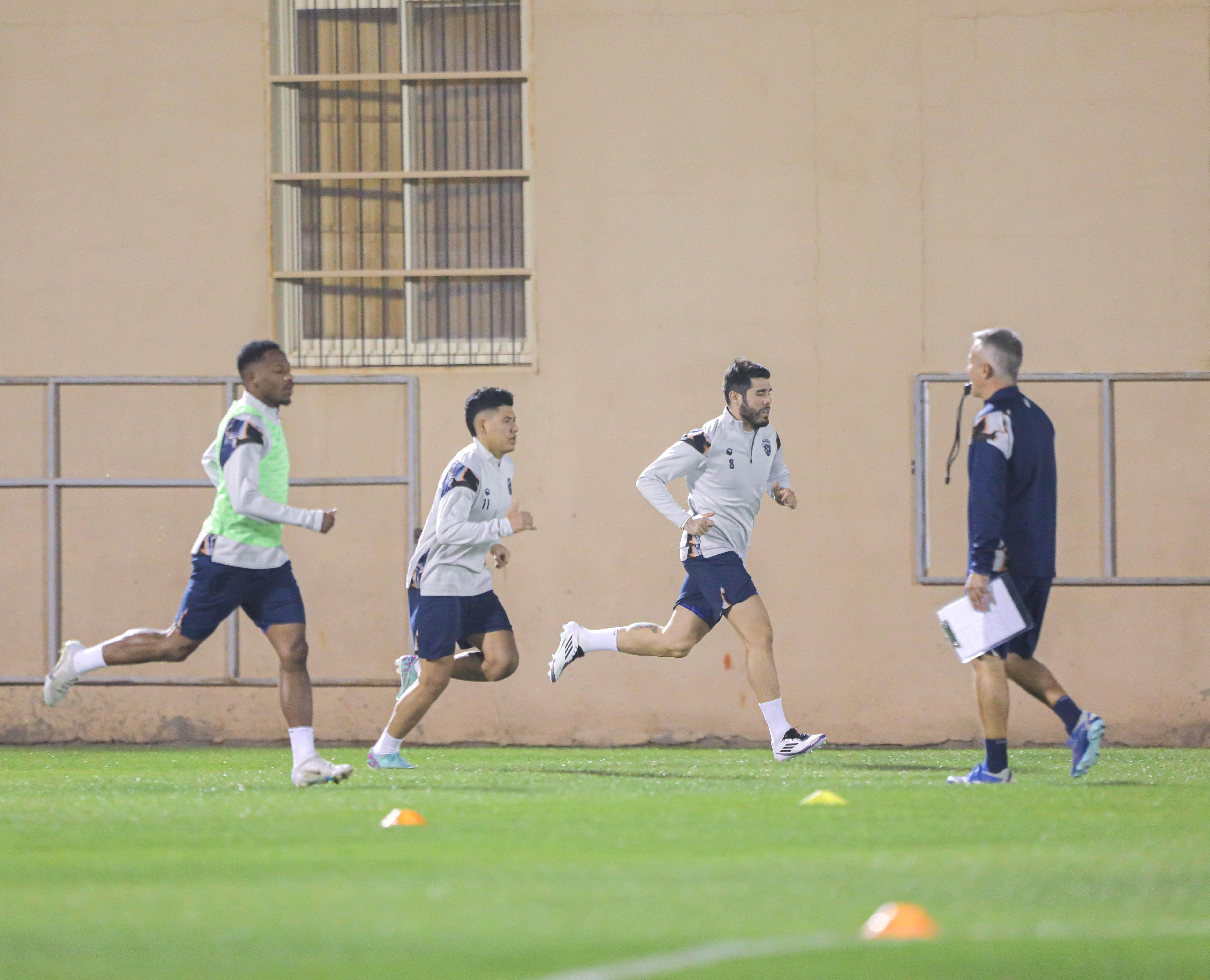 الفيحاء يستأنف تدريباته على ملعب معالي الشيخ عبدالعزيز التويجري بالنادي