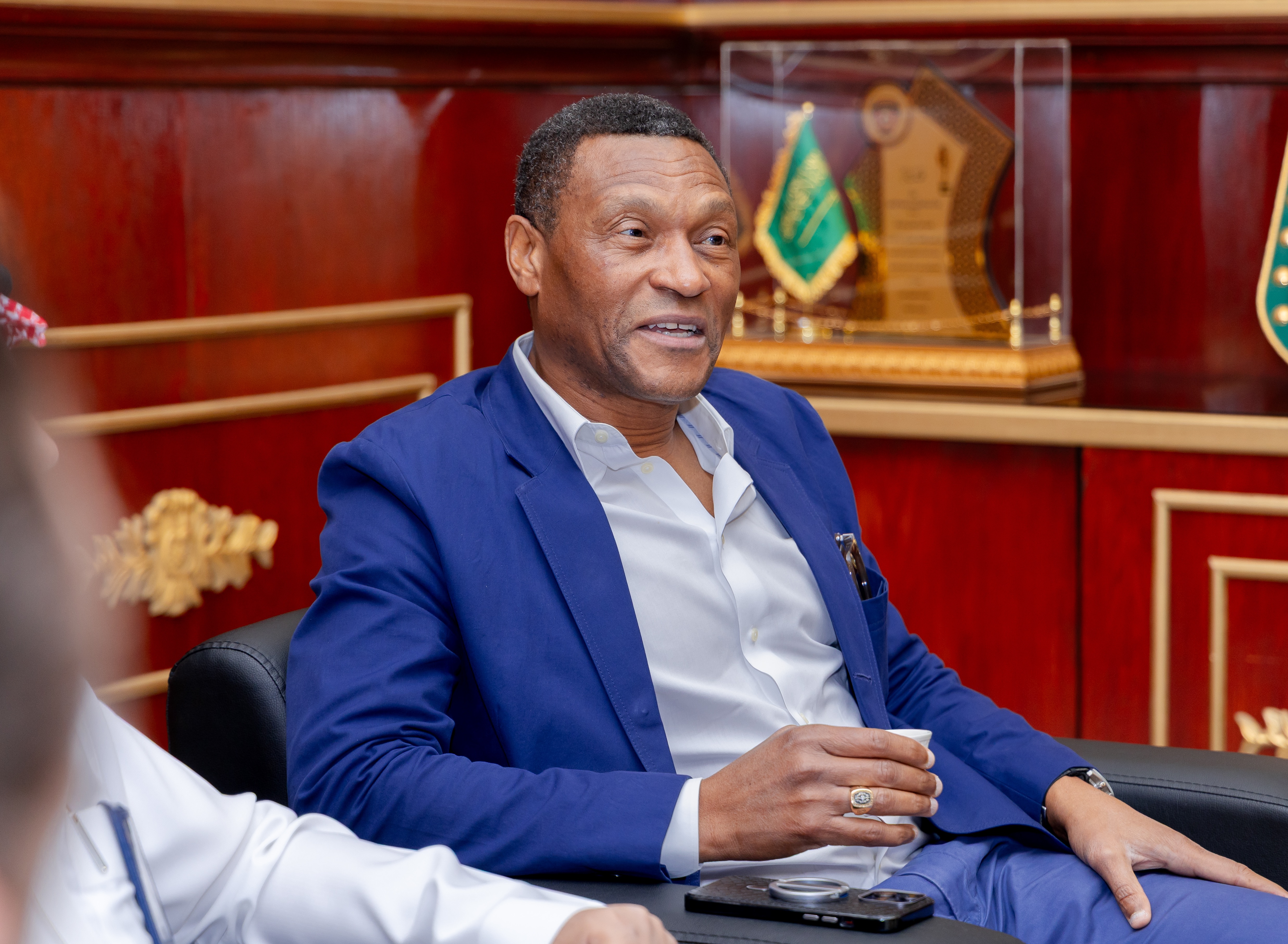 المدير الرياضي برابطة دوري المحترفين السيد مايكل إيمينالو يزور الفيحاء