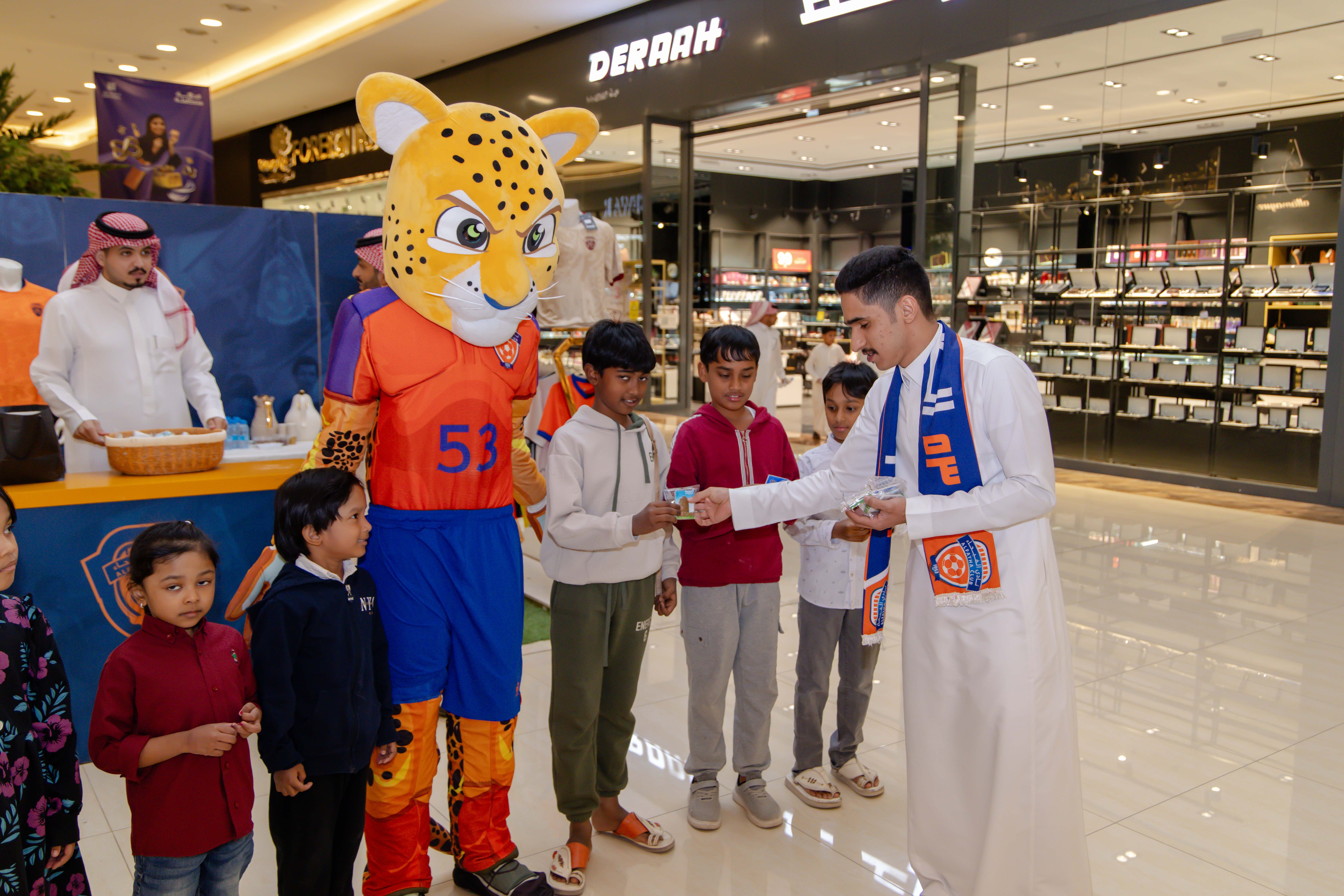 الفيحاء يواصل إقامة الركن الخاص في كرم مول لتوزيع تذاكر مباراة الفيحاء و الأخدود