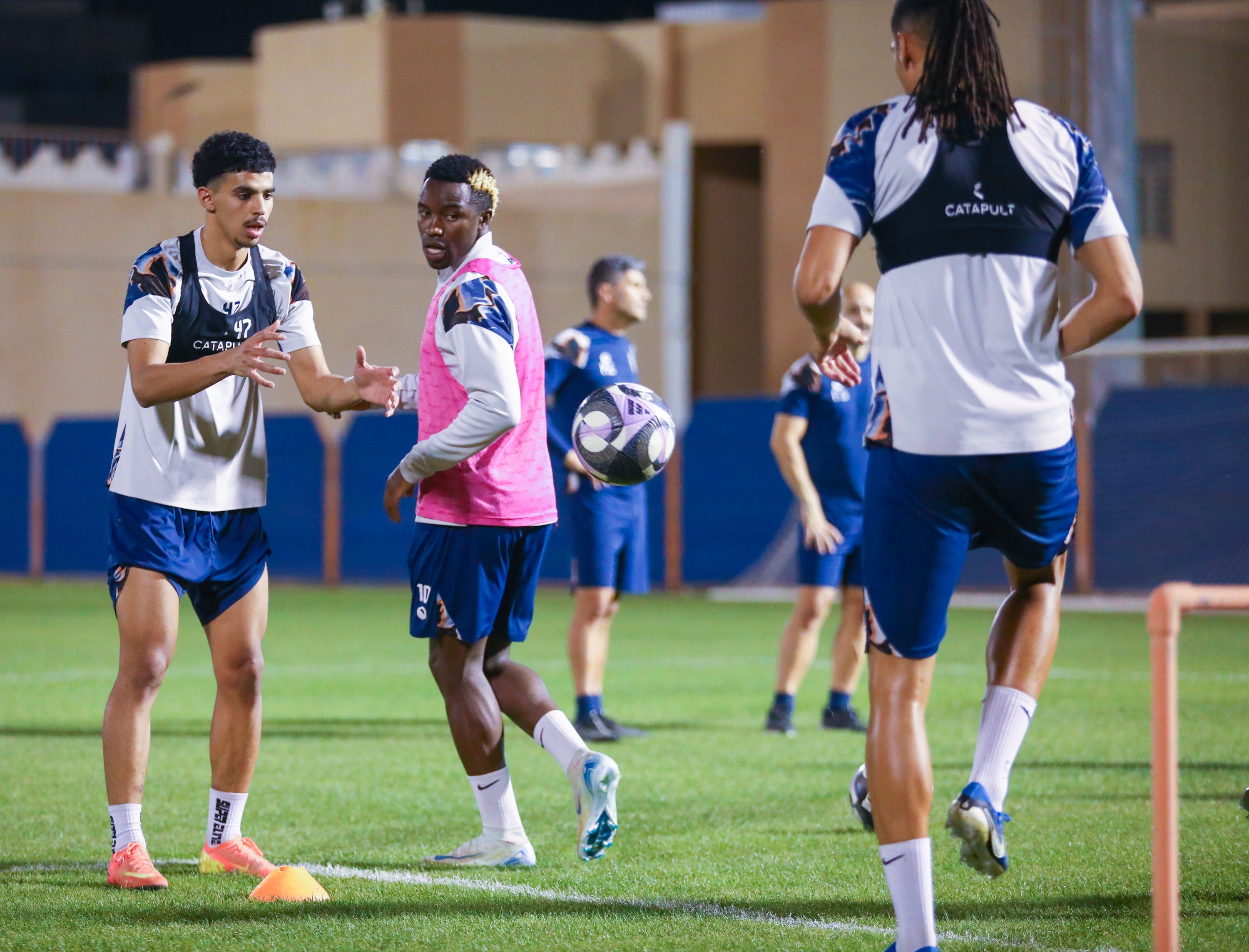 الفيحاء يستأنف تدريباته ويقيم حفل معايدة لمنسوبي الفريق الأول لكرك القدم