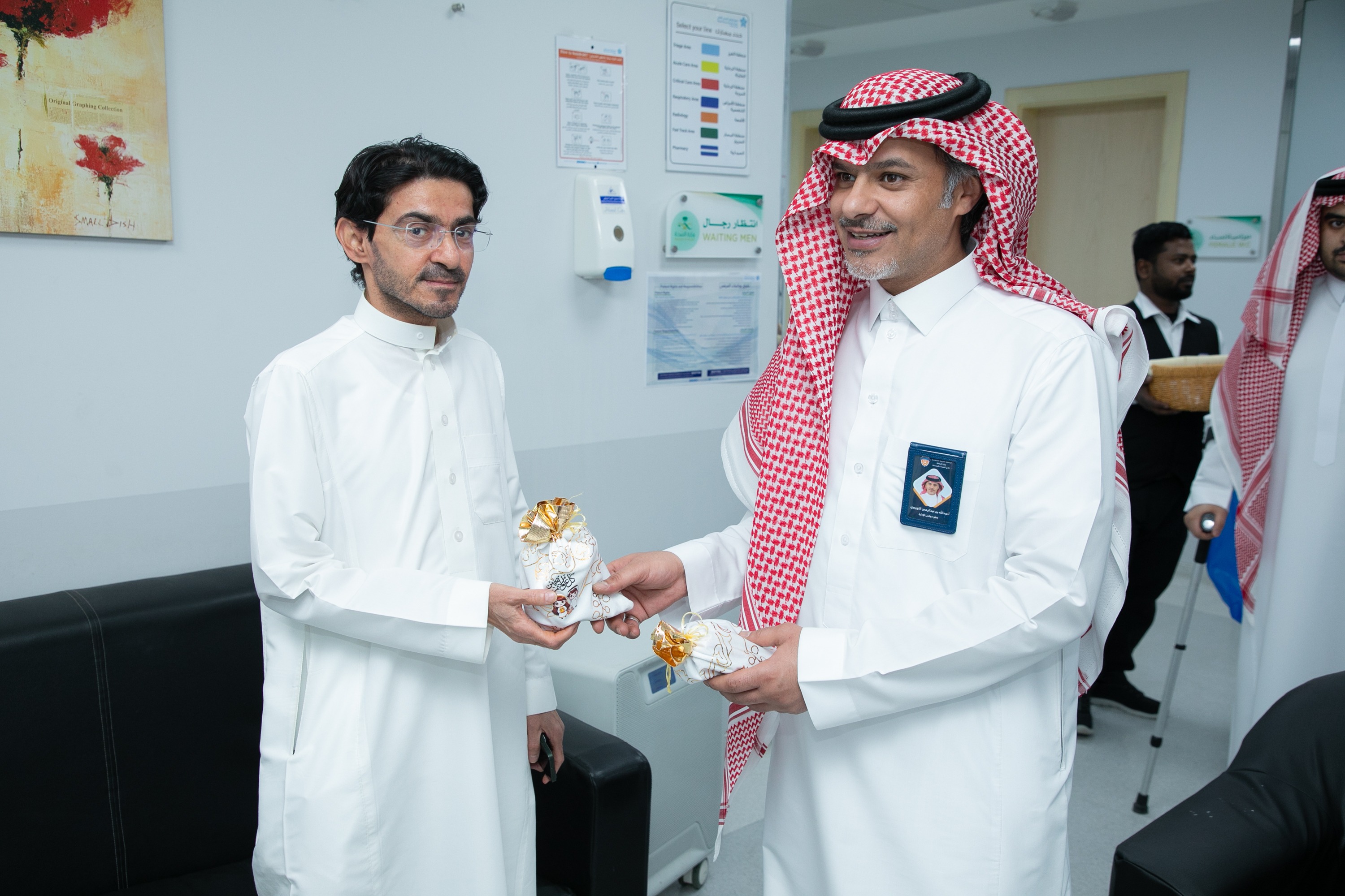 الفيحاء يعايد المرضى والكادر الطبي بمستشفى الملك خالد بالمجمعة