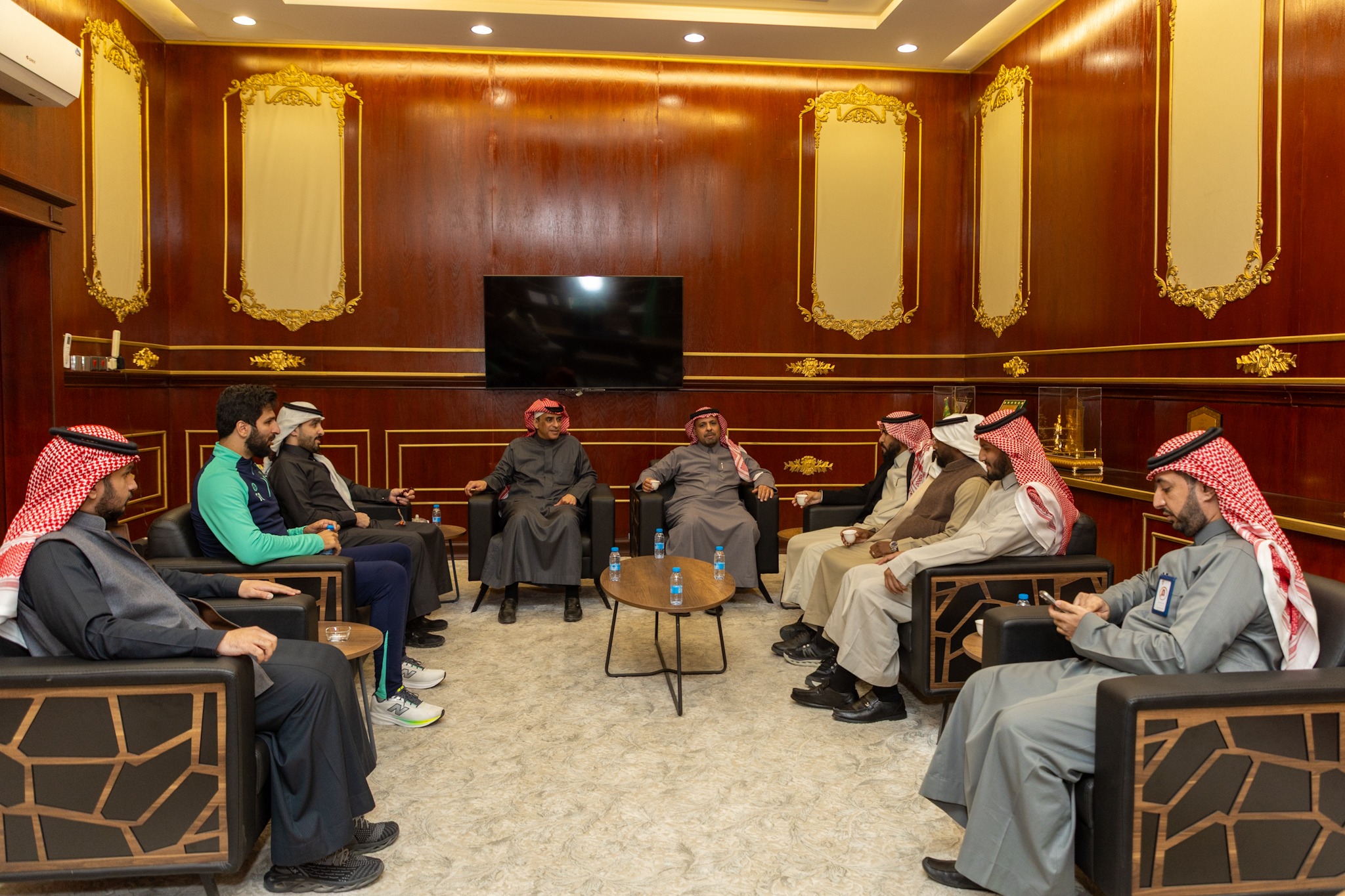 الرئيس التنفيذي لشركة نادي الأنصار الأستاذ باسم البلادي يزور الفيحاء