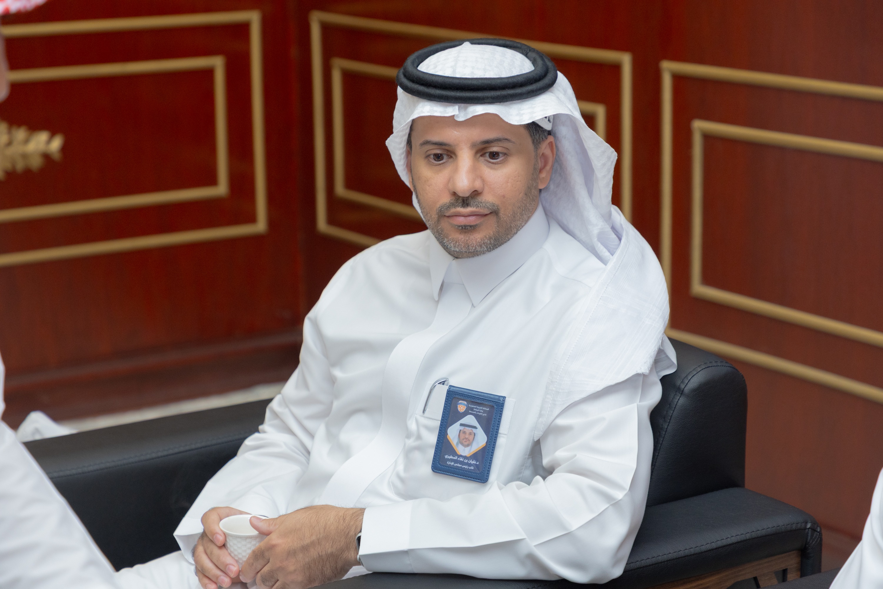 السيد بن هاربورغ مالك نادي الخلود يزور الفيحاء