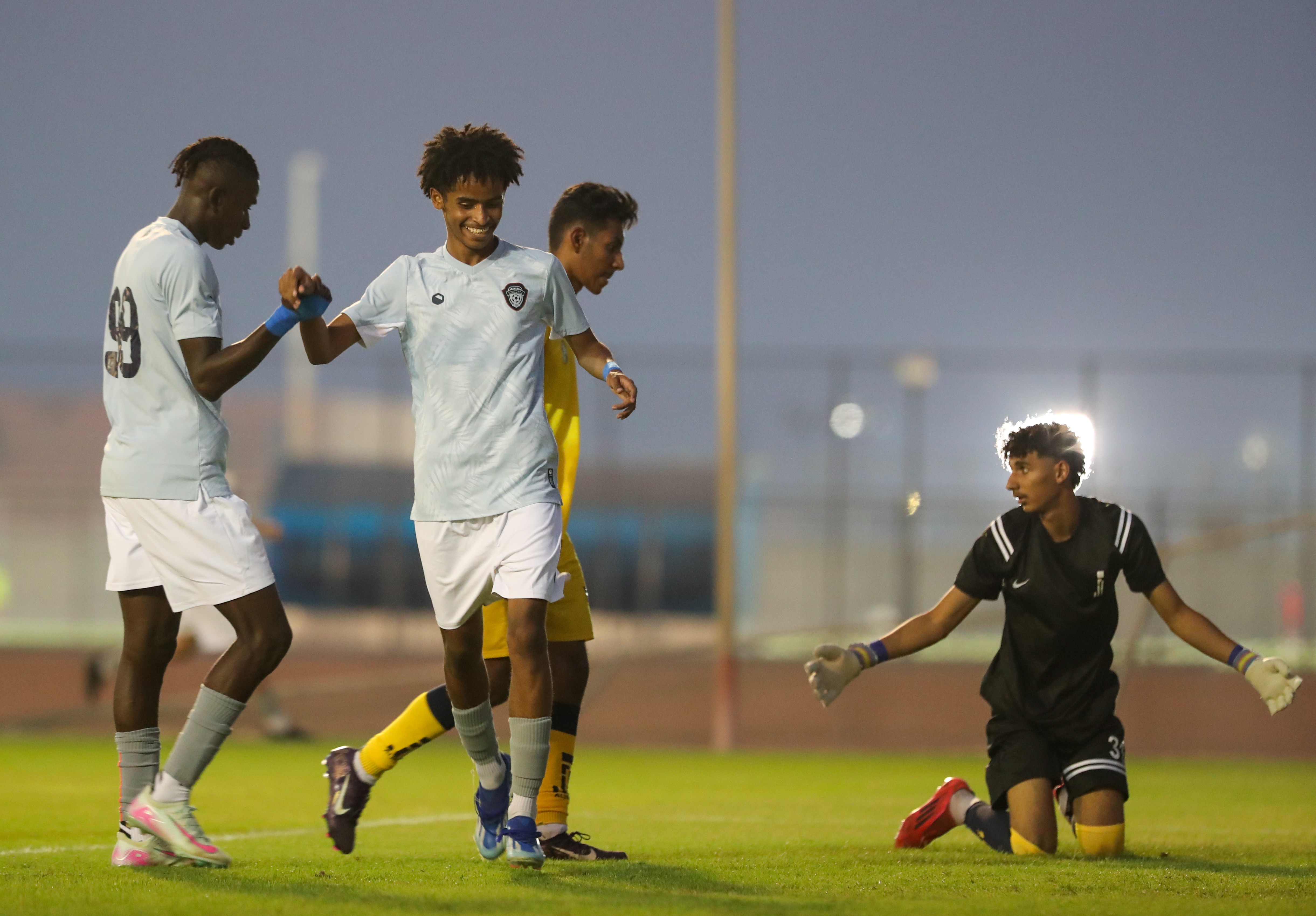 الفيحاء‬⁩ تحت 18 سنة يكسب لقاء نظيرة نادي الجيل بستة أهداف .