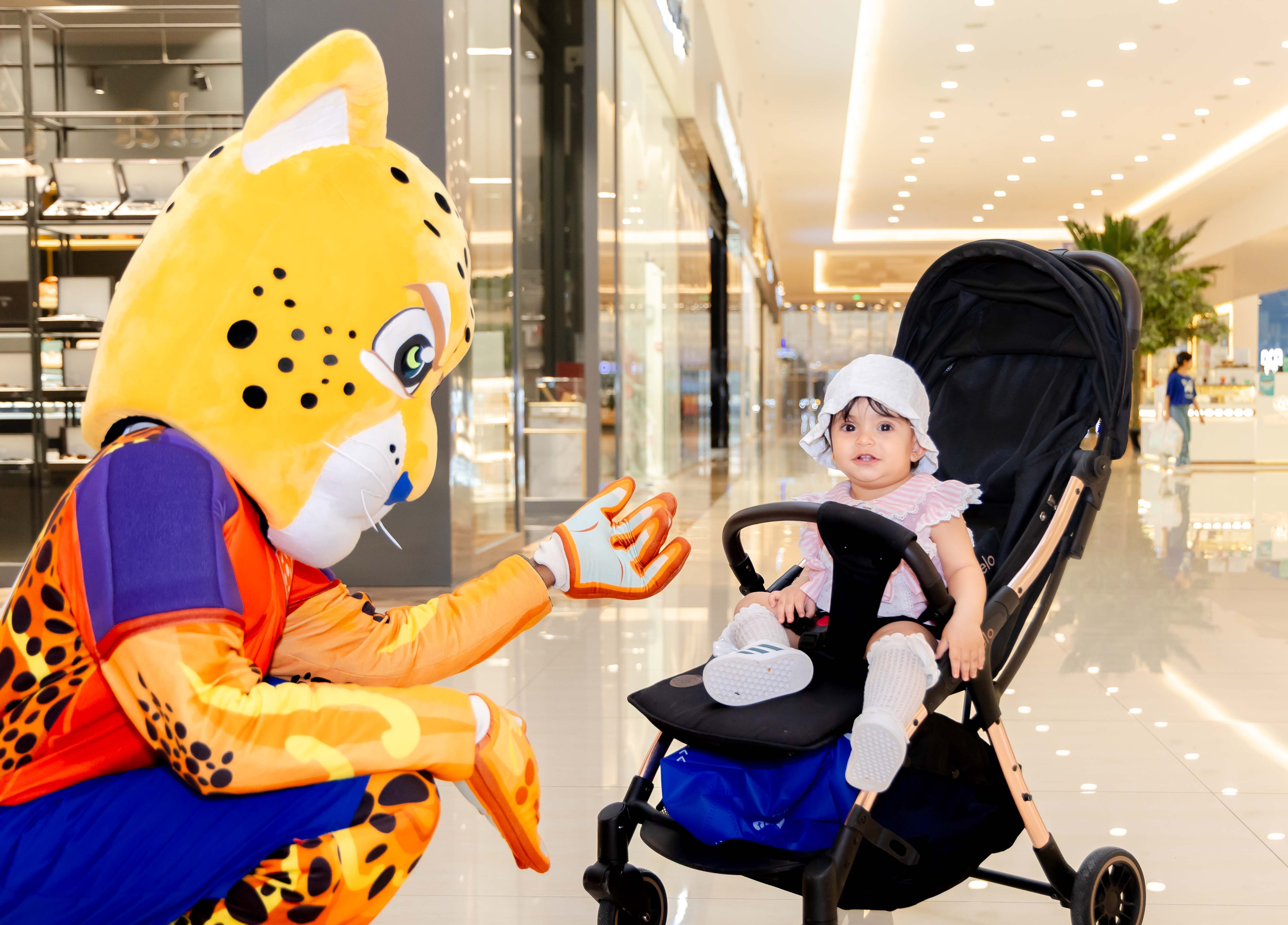 الفيحاء يقيم ركن خاص في كرم مول لتوزيع تذاكر مباراة الفيحاء و الاخدود