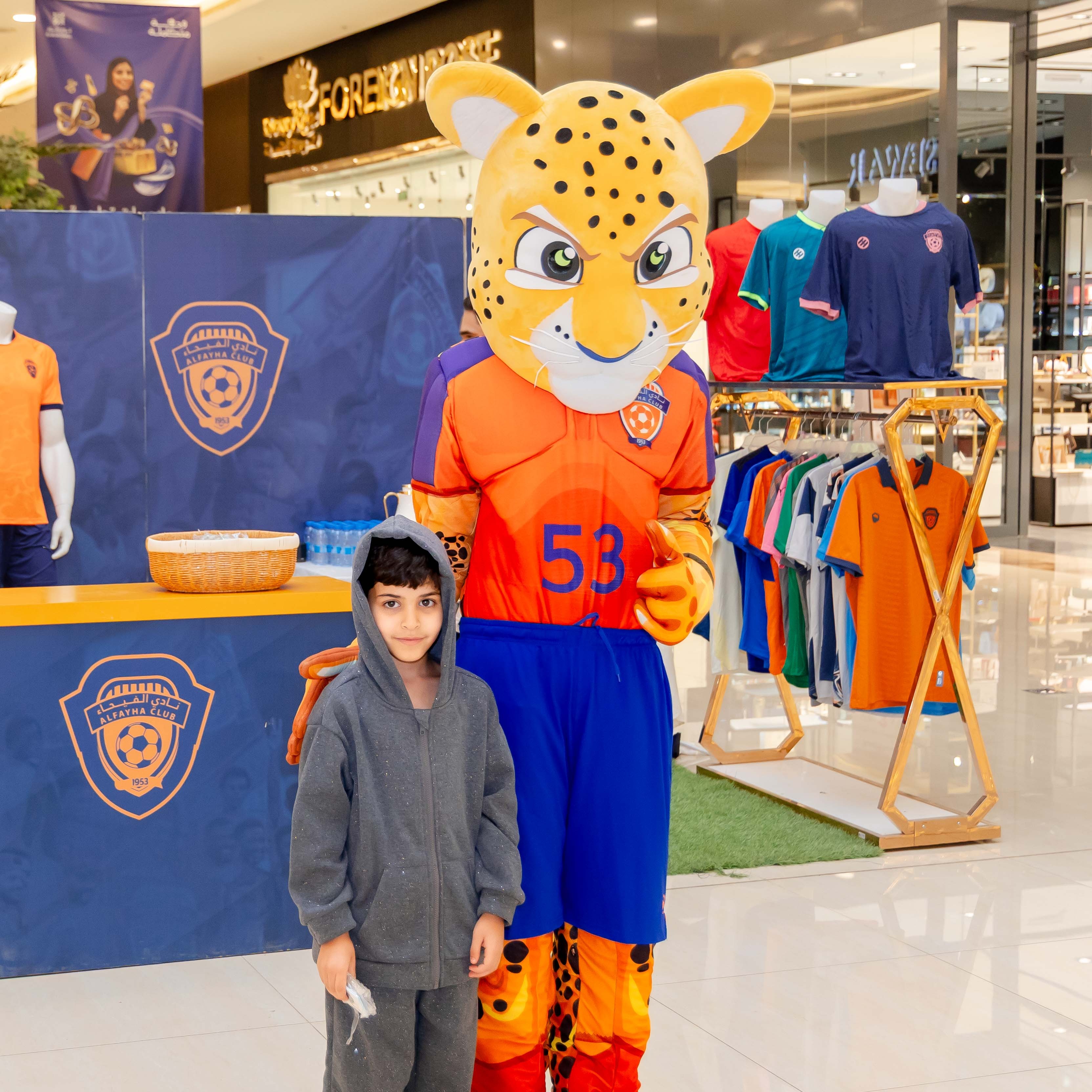 الفيحاء يقيم ركن خاص في كرم مول لتوزيع تذاكر مباراة الفيحاء و الاخدود