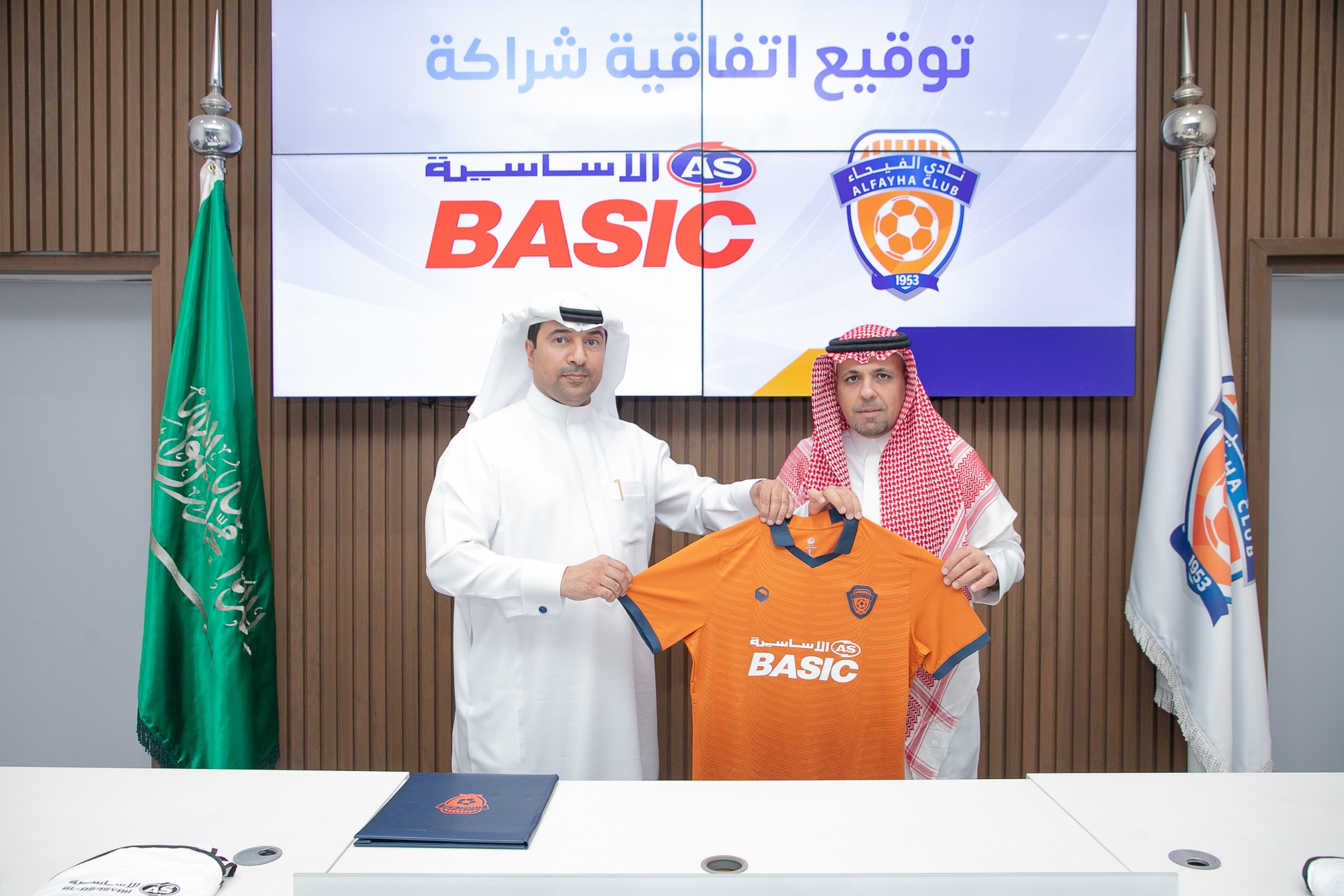 الفيحاء يوقع عقد شراكة مع الشركة الأساسية للإجهزة الإلكترونية