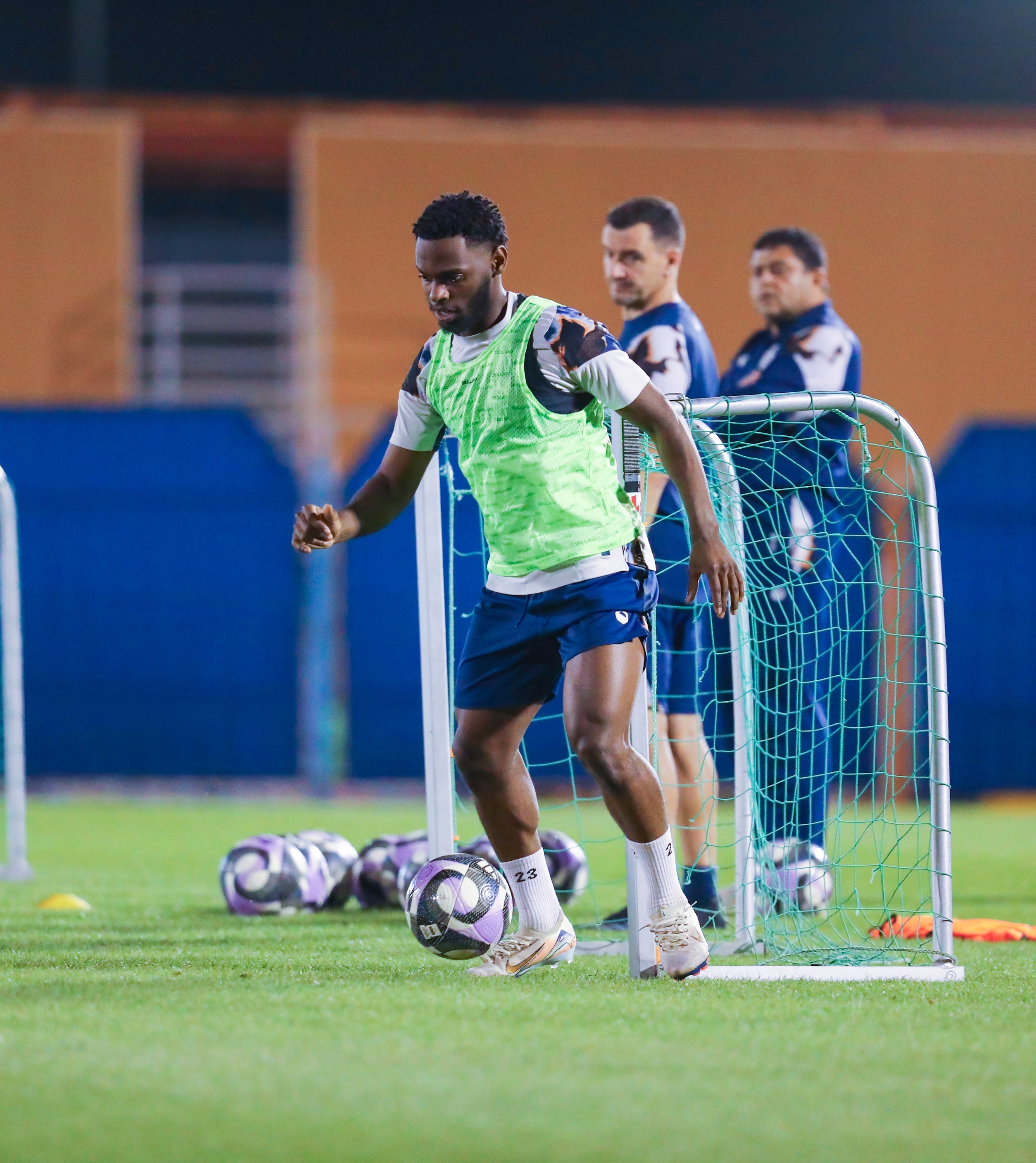 الفيحاء يستأنف تدريباته ويقيم حفل معايدة لمنسوبي الفريق الأول لكرك القدم