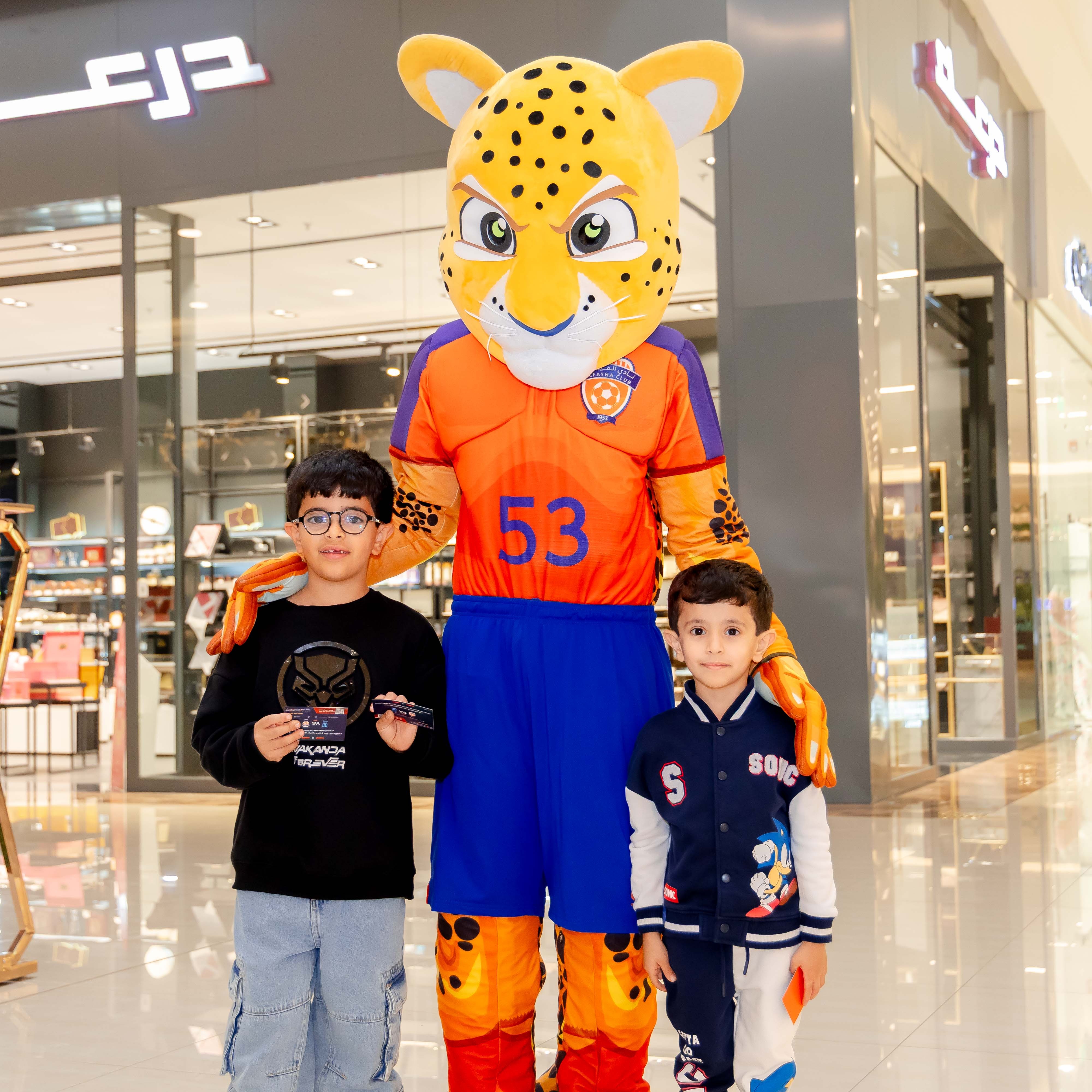 الفيحاء يقيم ركن خاص في كرم مول لتوزيع تذاكر مباراة الفيحاء و الاخدود