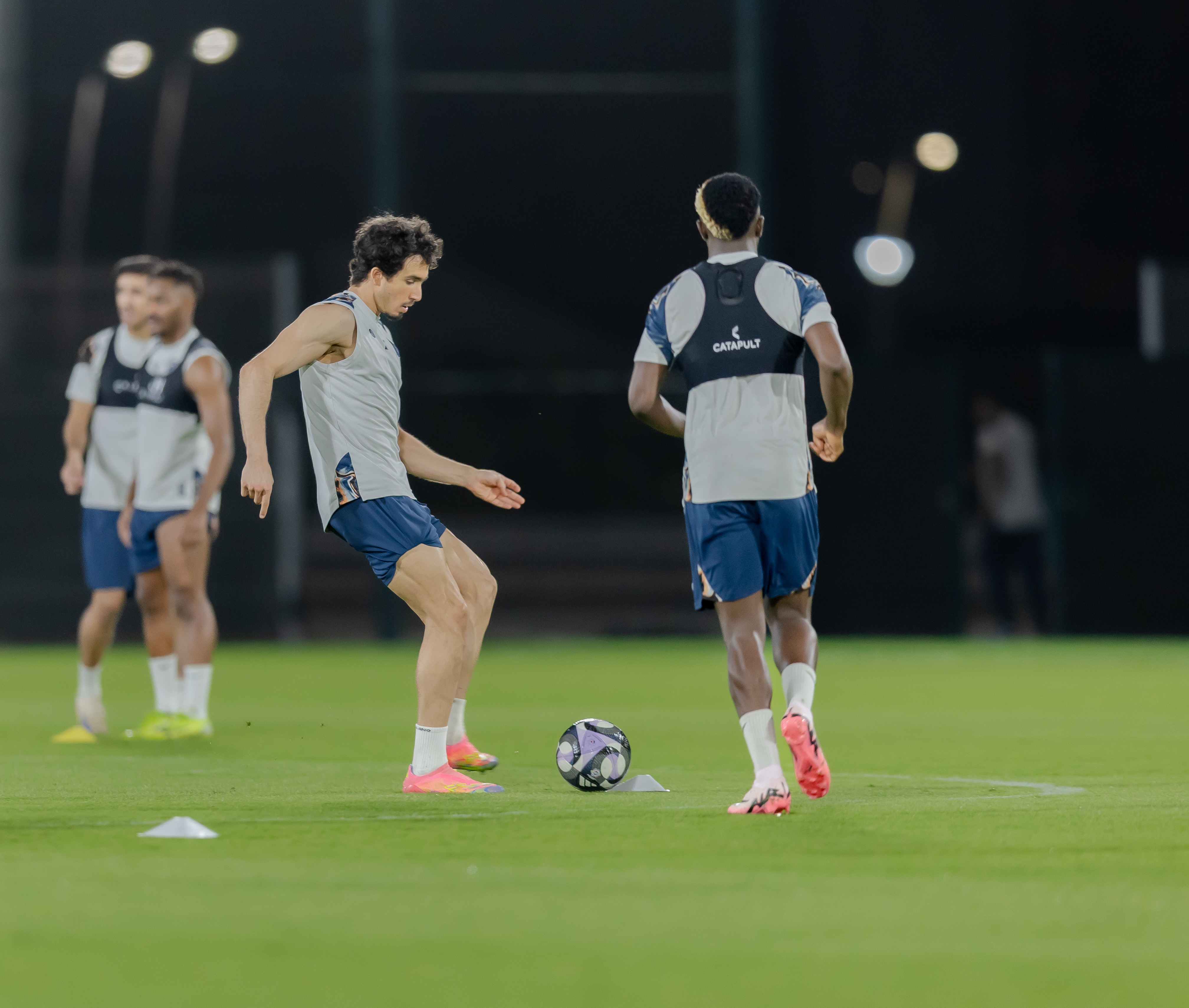 الفيحاء يصل إلى جدة وينهي تحضيراته لمواجهة الأهلي في دوري روشن