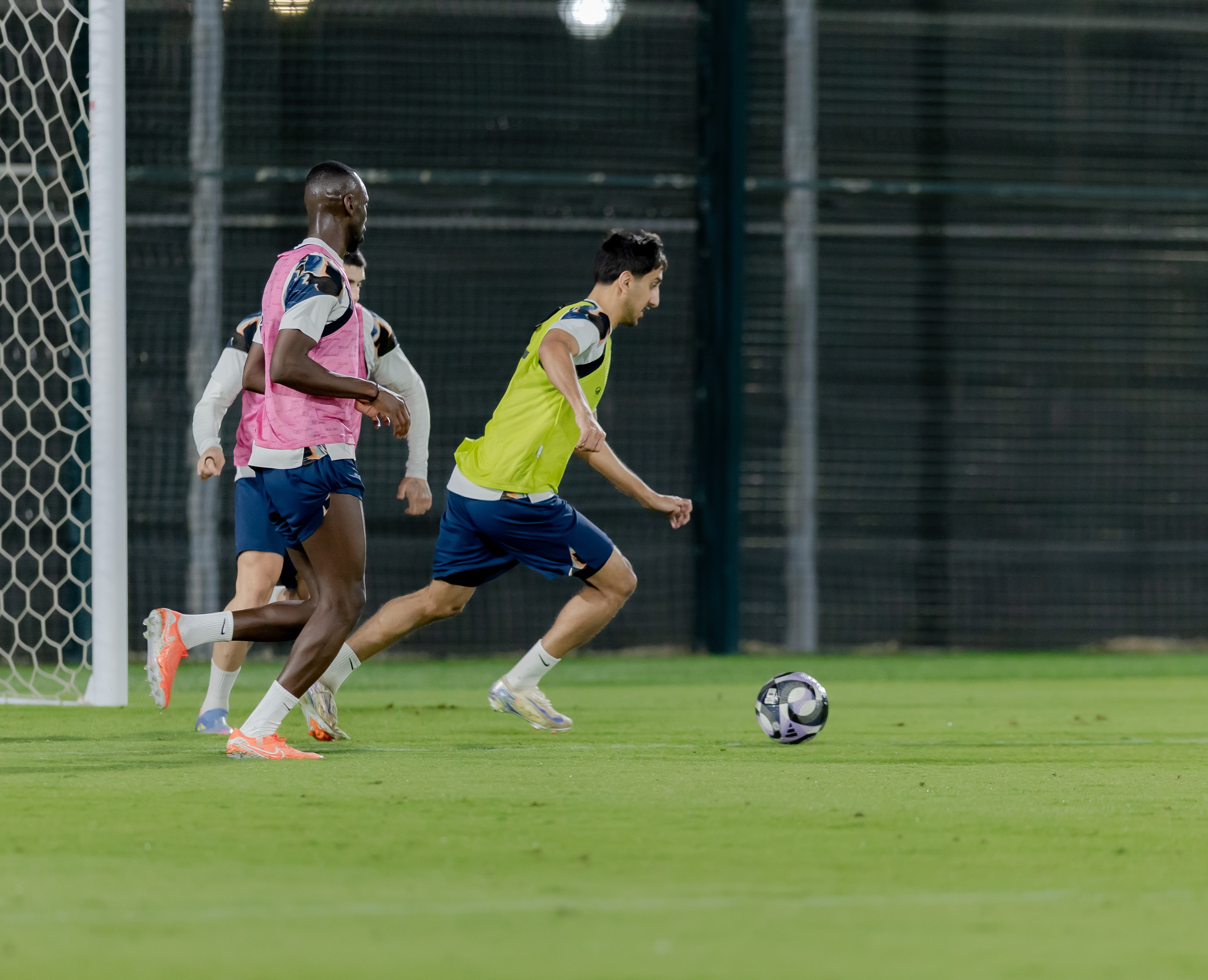 الفيحاء يصل إلى جدة وينهي تحضيراته لمواجهة الأهلي في دوري روشن