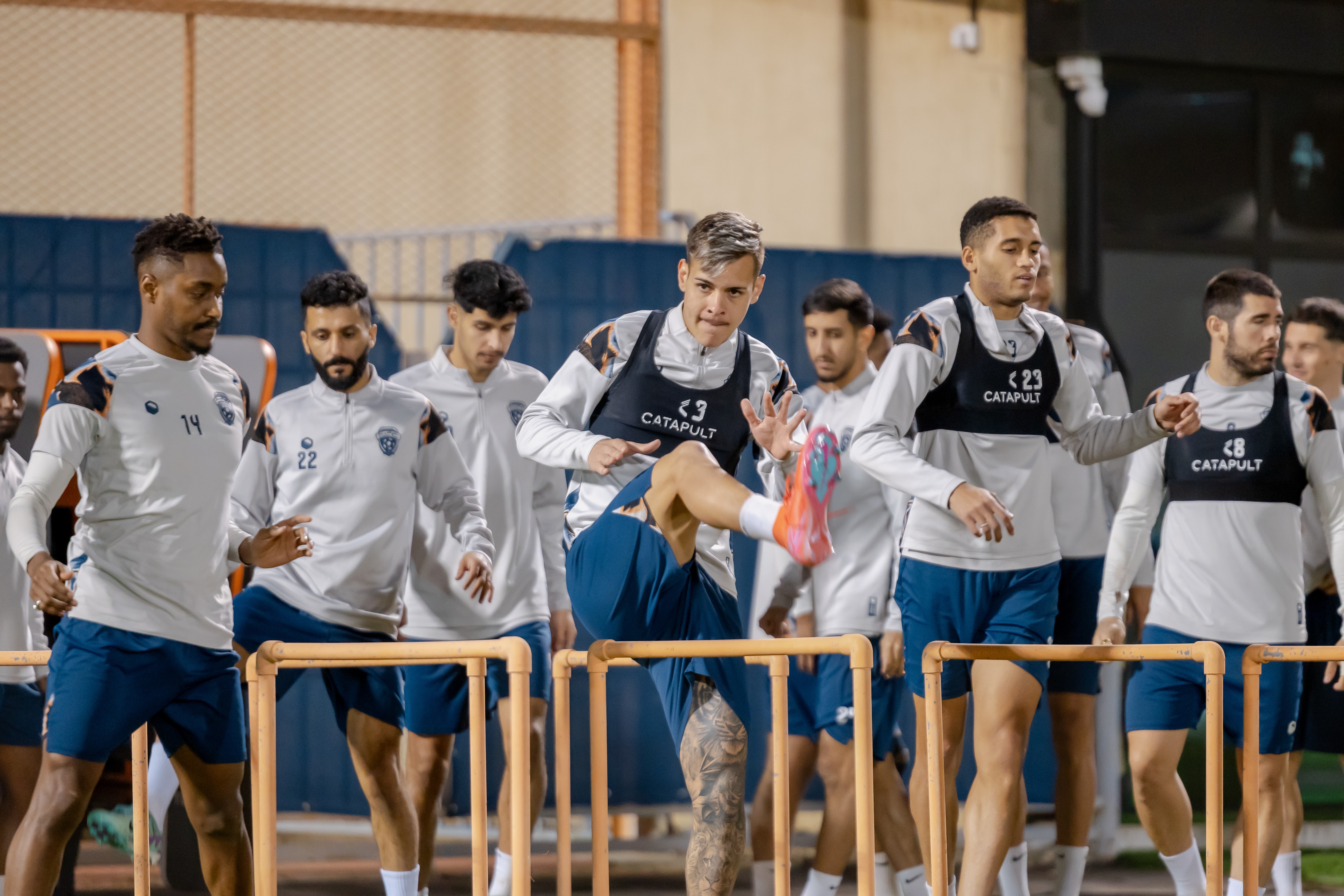 الفيحاء يواصل التحضيرات على ملعب معالي الشيخ عبدالعزيز التويجري بمقر النادي