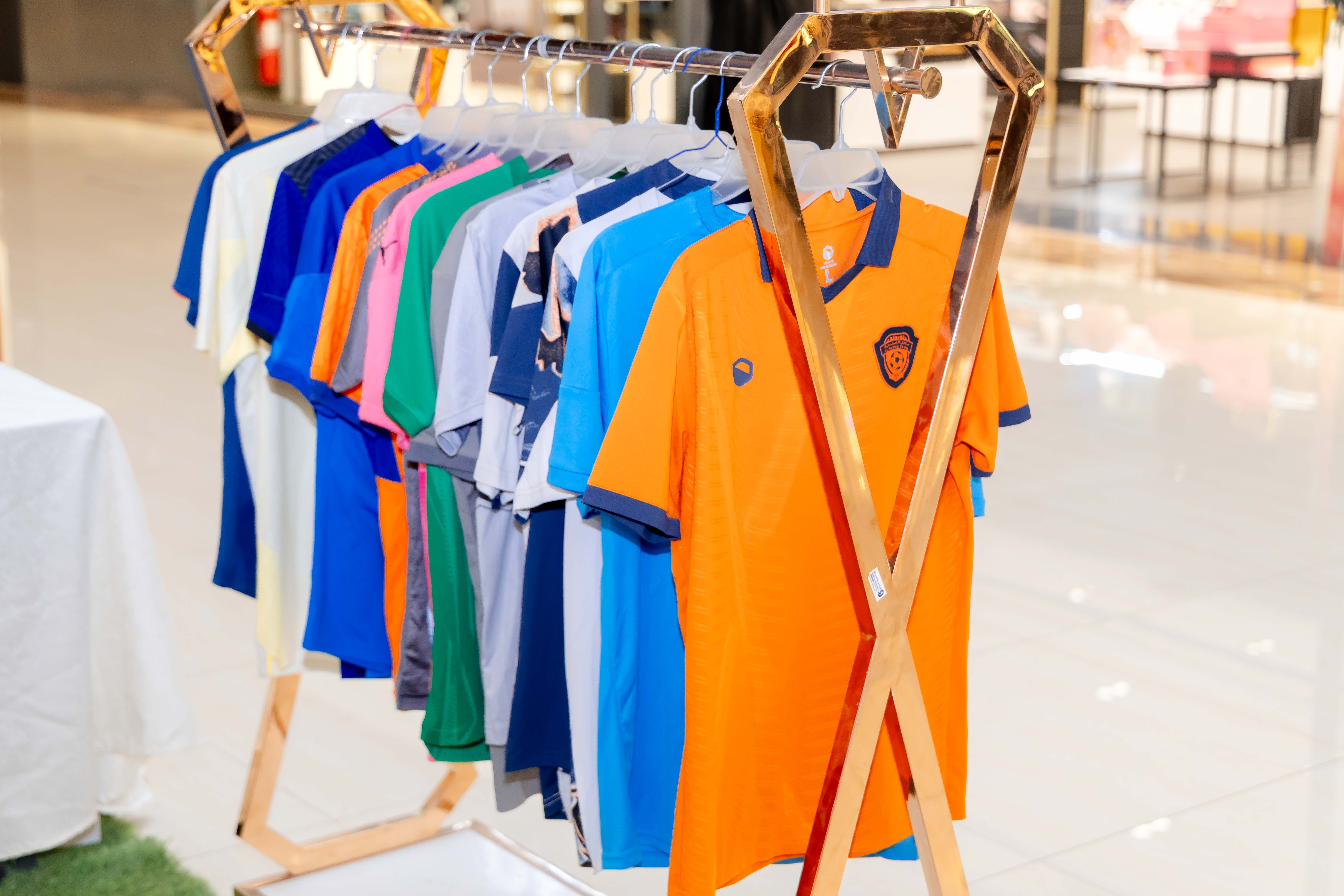 الفيحاء يقيم ركن خاص في كرم مول لتوزيع تذاكر مباراة الفيحاء و الاخدود