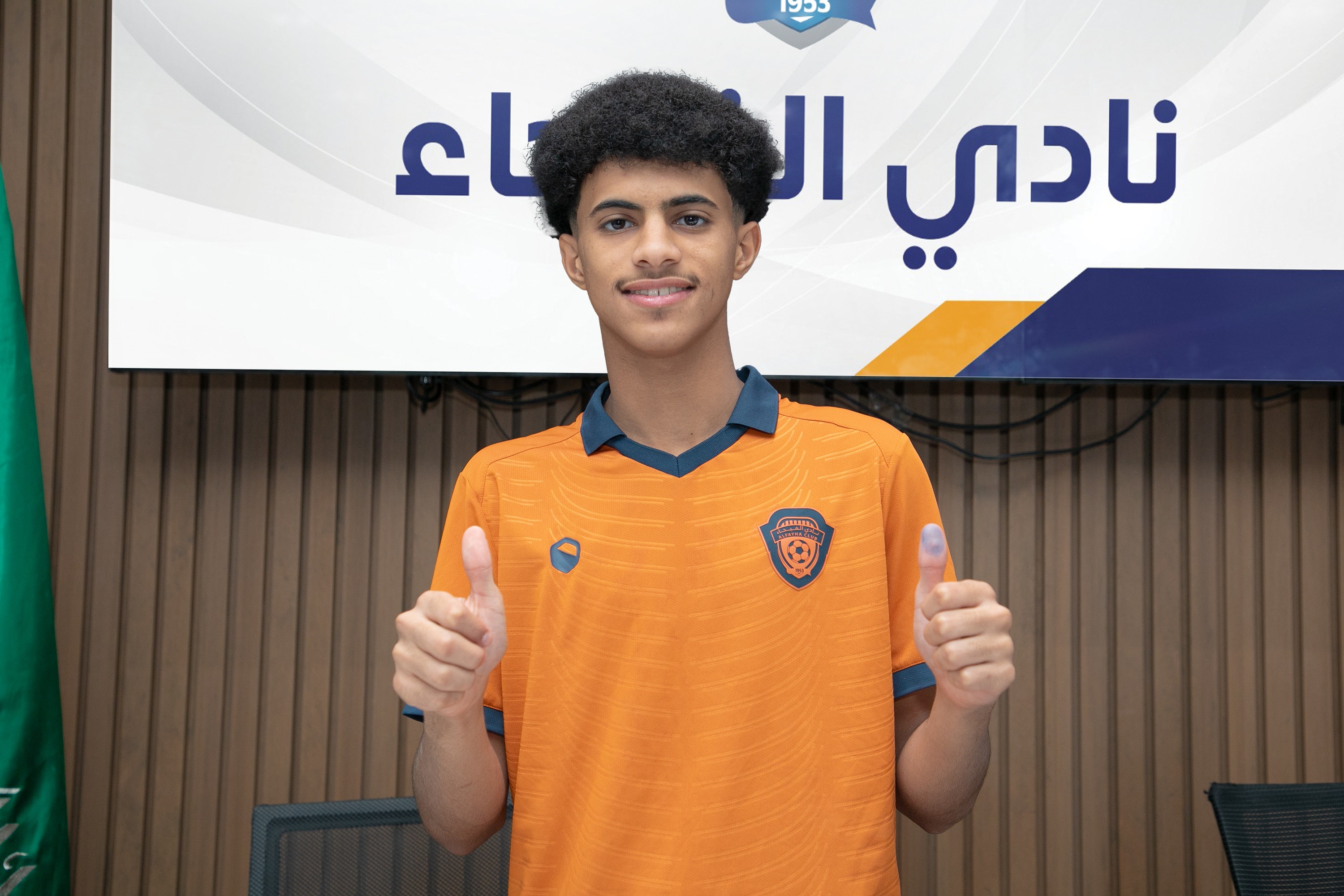 الفيحاء‬⁩ يوقع عقداً احترافياً مع اللاعب  رؤوف حوذان "16 سنة" لمدة سنتين .