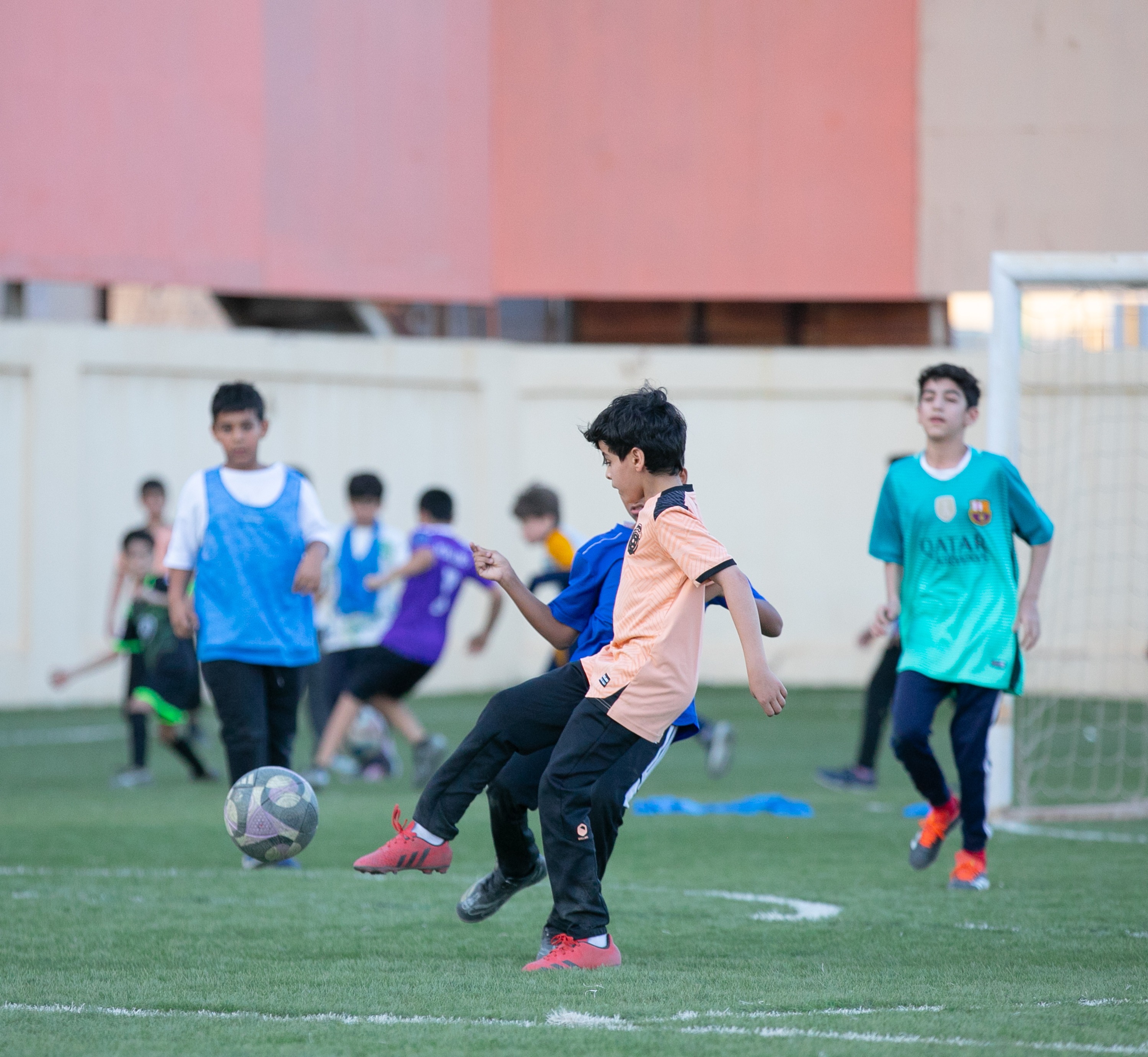 أكاديمية الفيحاء تواصل تدريباتها اليومية