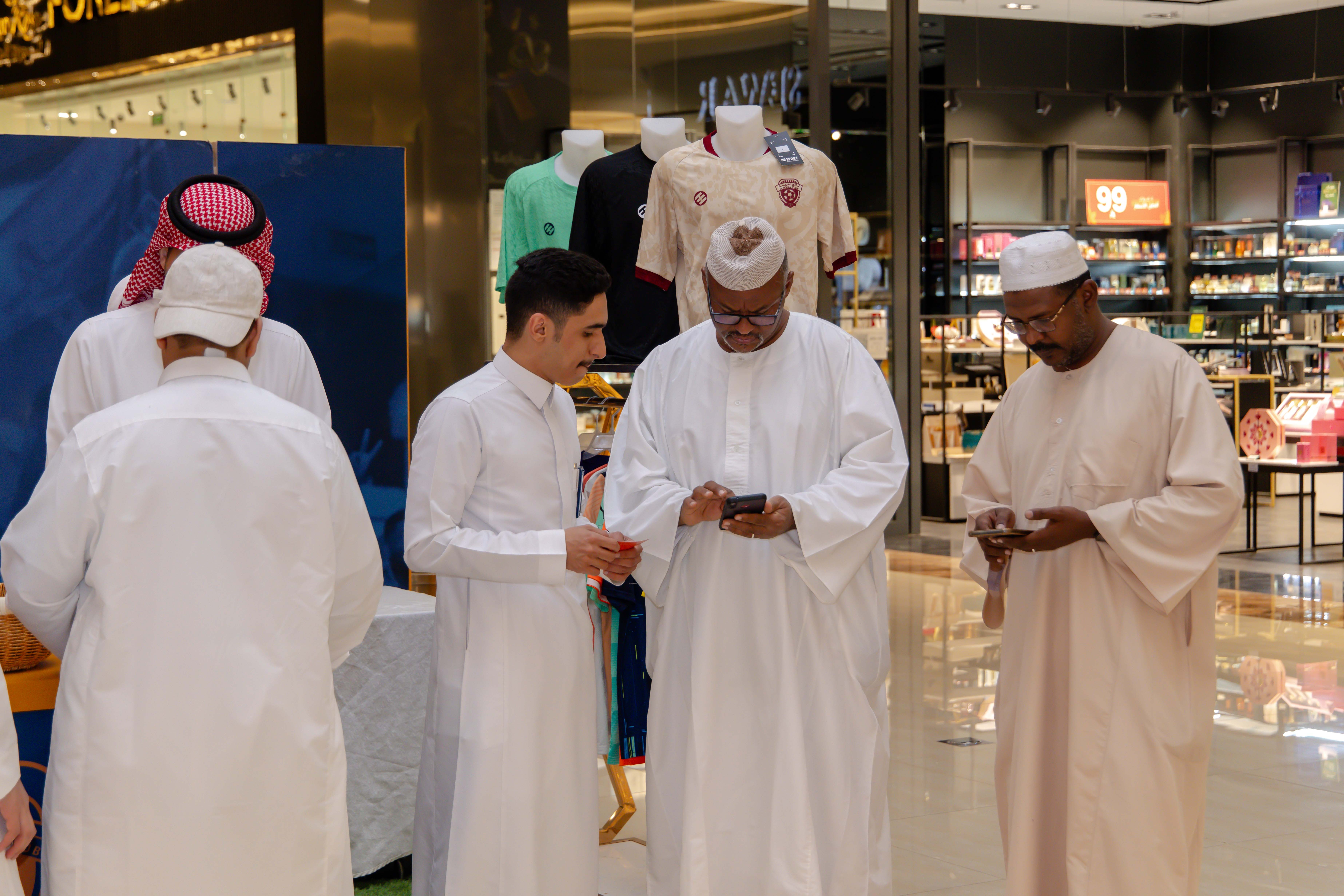 الفيحاء يواصل إقامة الركن الخاص في كرم مول لتوزيع تذاكر مباراة الفيحاء و الأخدود