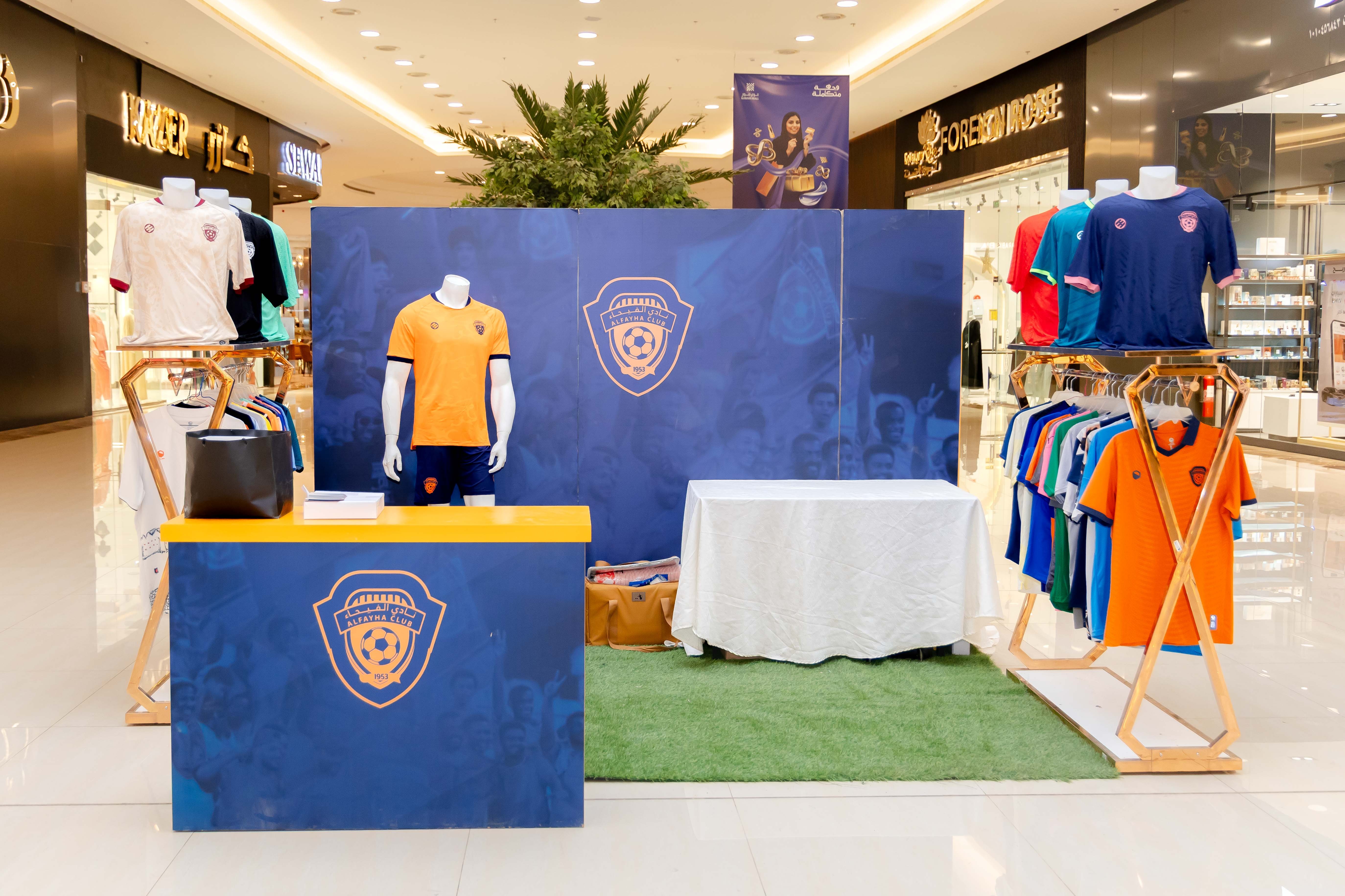 الفيحاء يقيم ركن خاص في كرم مول لتوزيع تذاكر مباراة الفيحاء و الاخدود