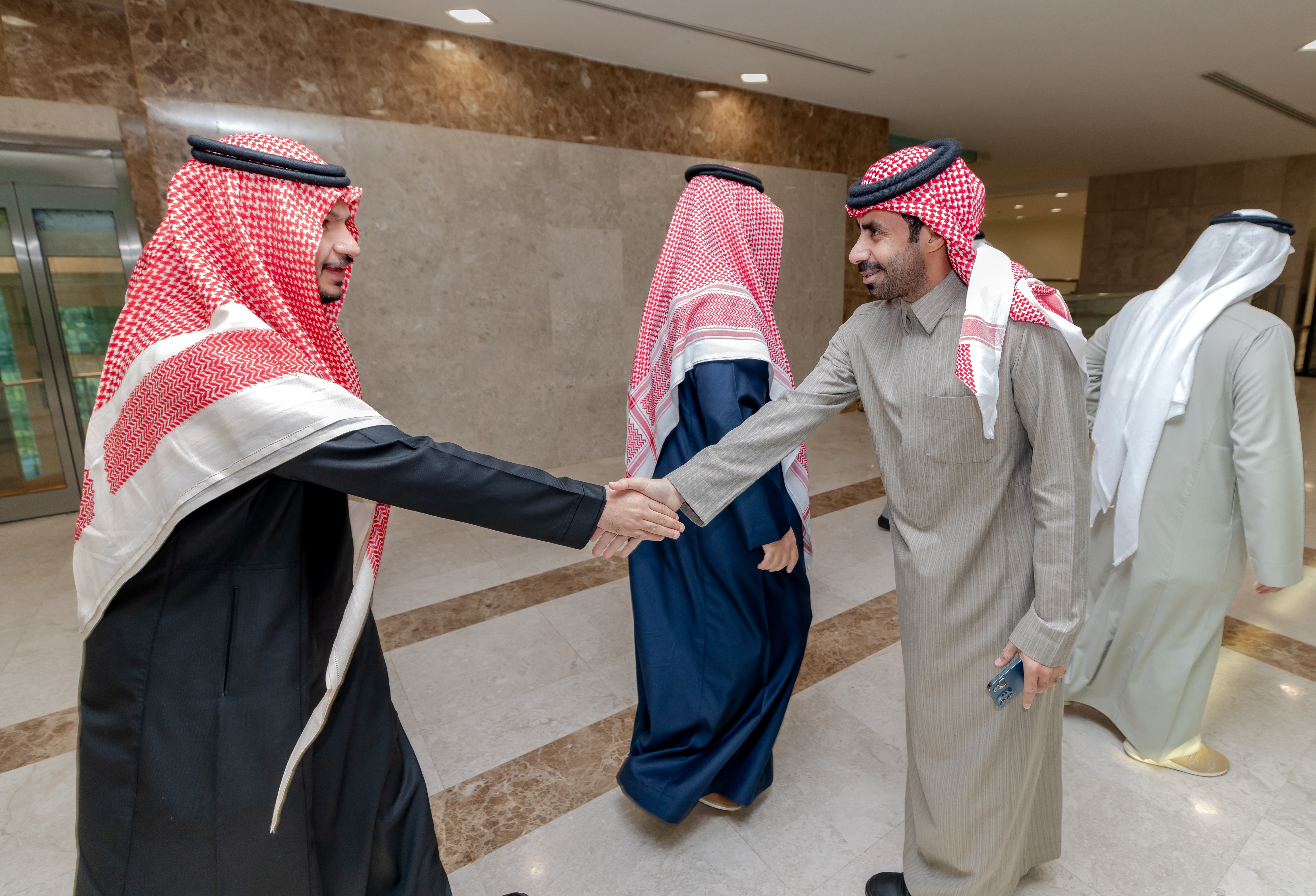 رئيس مجلس الإدارة الدكتور توفيق بن صالح المديهيم يزور وكيل جامعة المجمعة للتنمية والاستثمار الأستاذ الدكتور مسلّم بن محمد الدوسري .