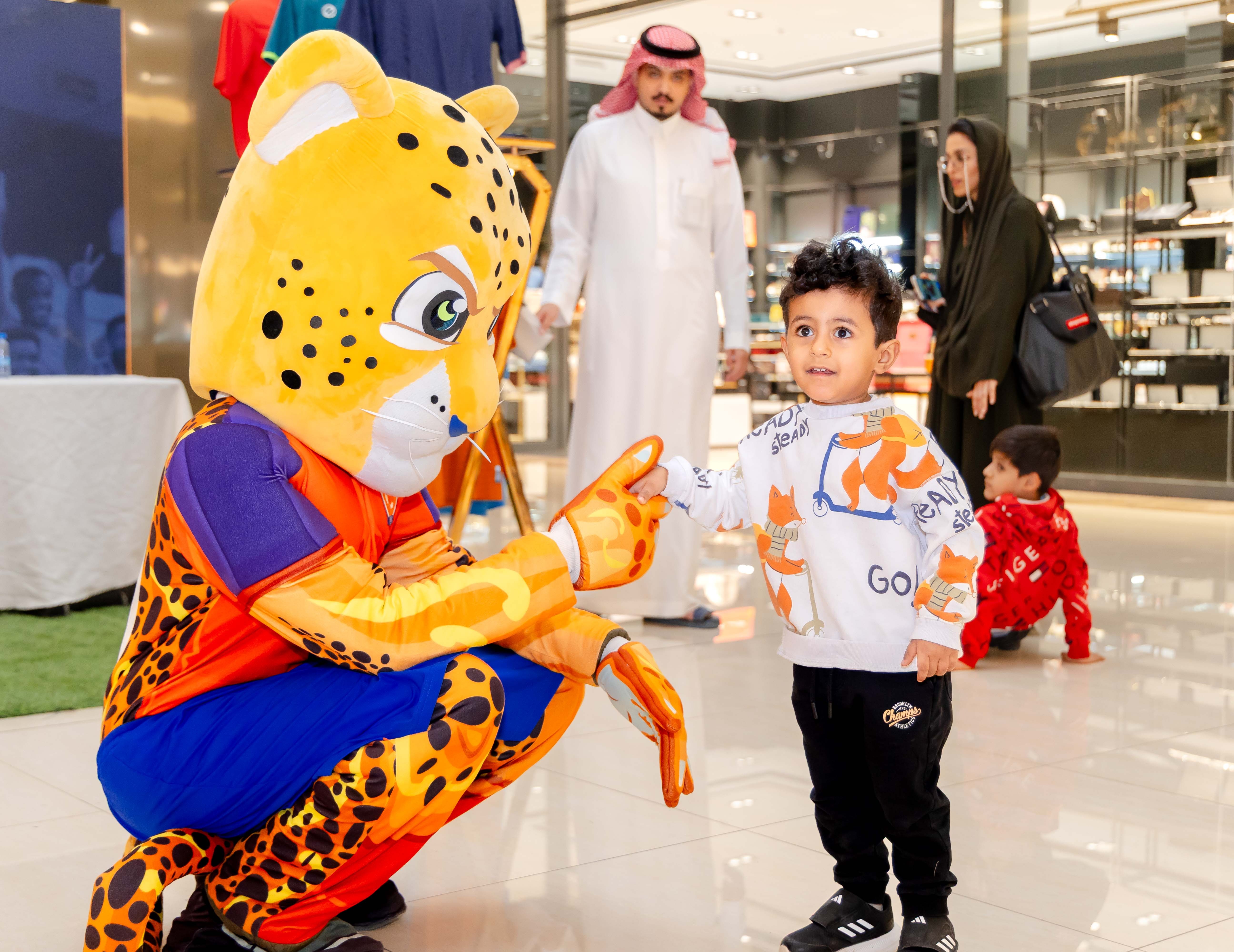 الفيحاء يقيم ركن خاص في كرم مول لتوزيع تذاكر مباراة الفيحاء و الاخدود