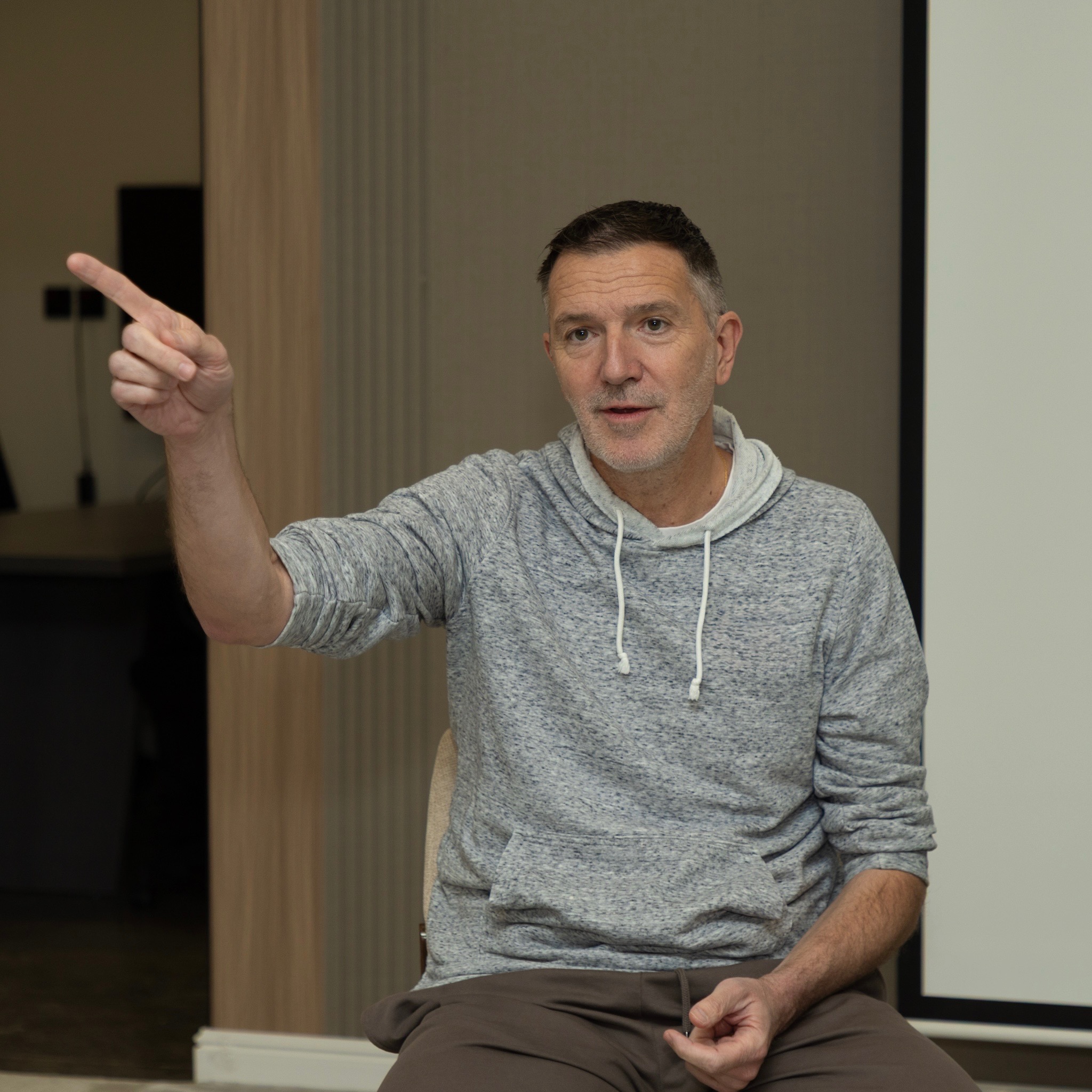 الجهاز الفني المساعد للمنتخب الوطني الأول يزور نادي الفيحاء