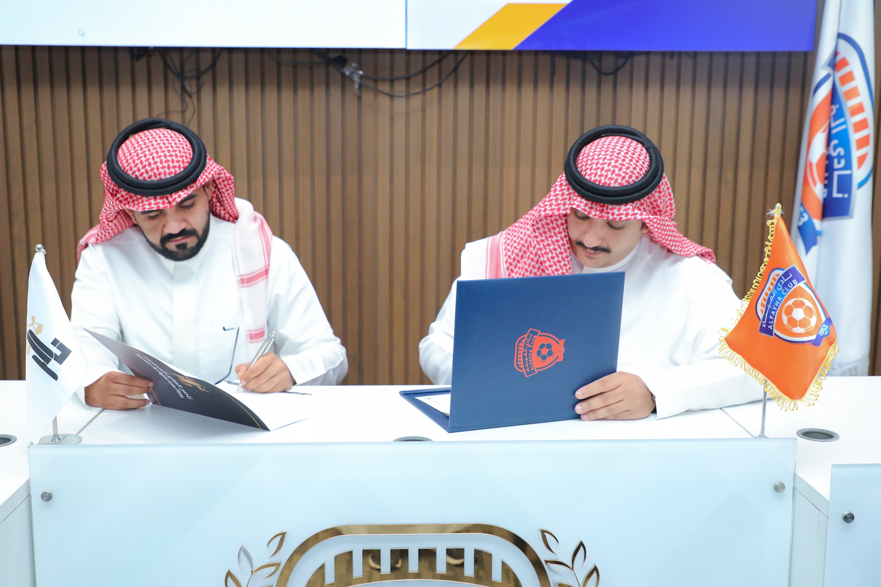 نادي الفيحاء يوقع عقد شراكة مع شركة الفايز للمحاماة