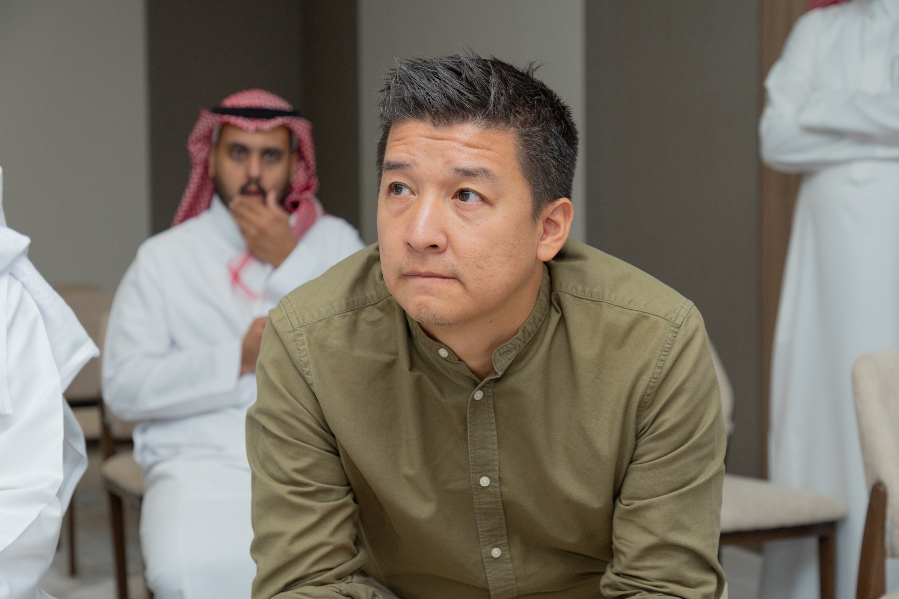 السيد بن هاربورغ مالك نادي الخلود يزور الفيحاء