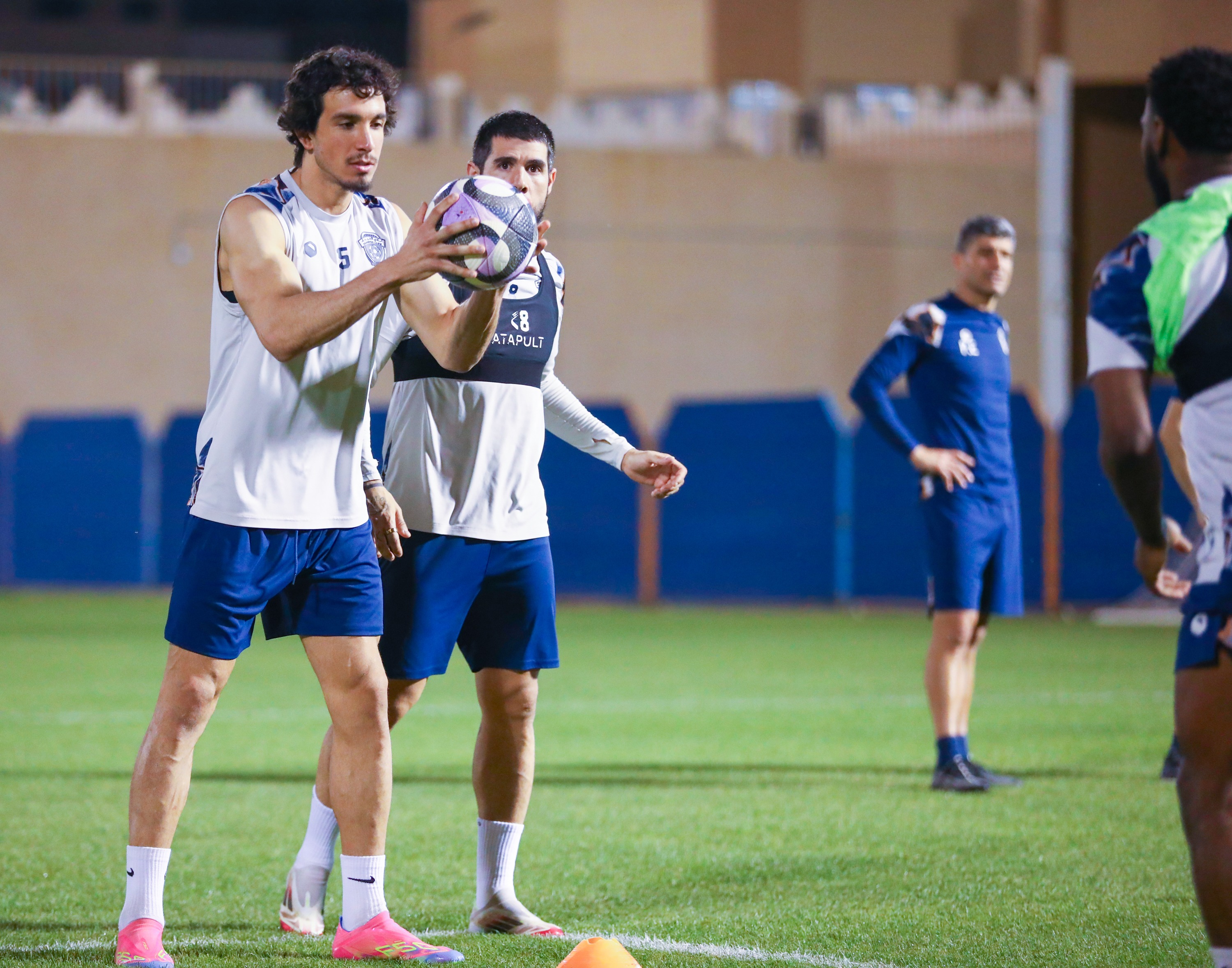 الفيحاء يستأنف تدريباته ويقيم حفل معايدة لمنسوبي الفريق الأول لكرك القدم