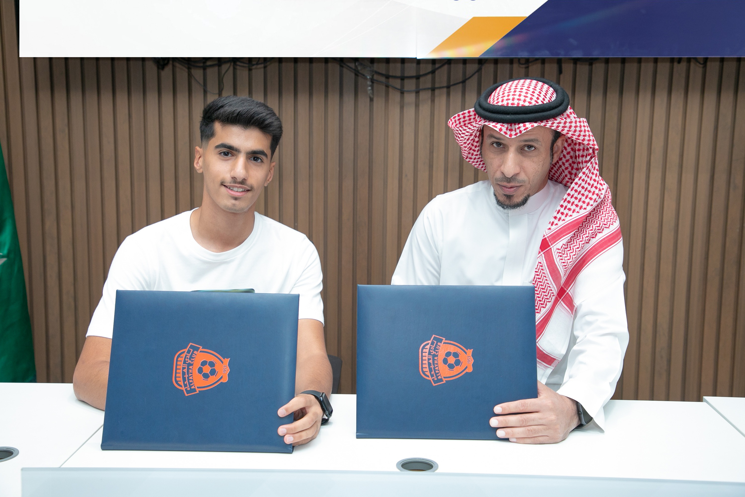 الفيحاء‬⁩ يوقع عقداً احترافياً مع اللاعب اللاعب أسامة التركي "17 سنة" لمدة سنتين .