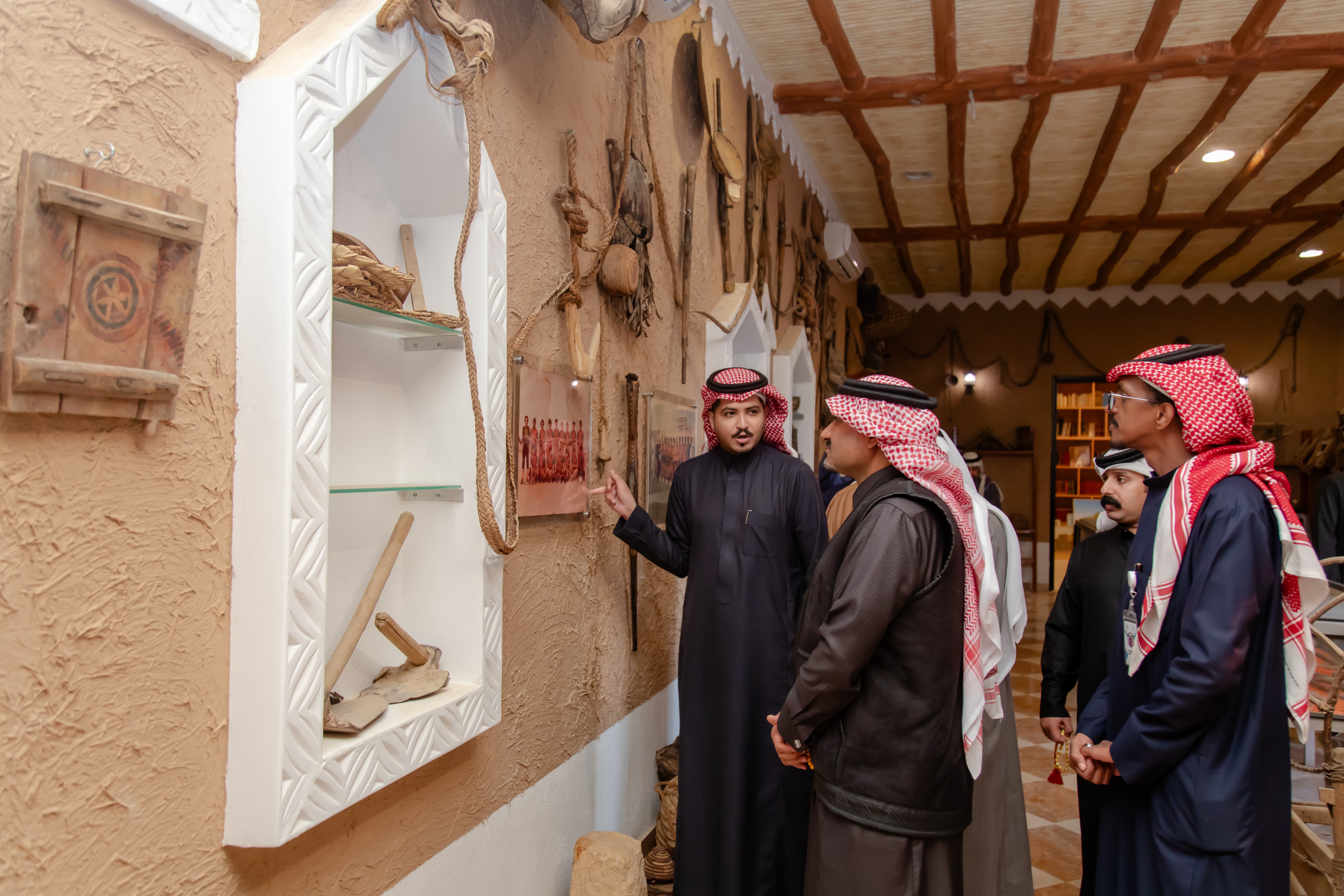 وفد من اللجنة التطوعية يزور نادي الفيحاء