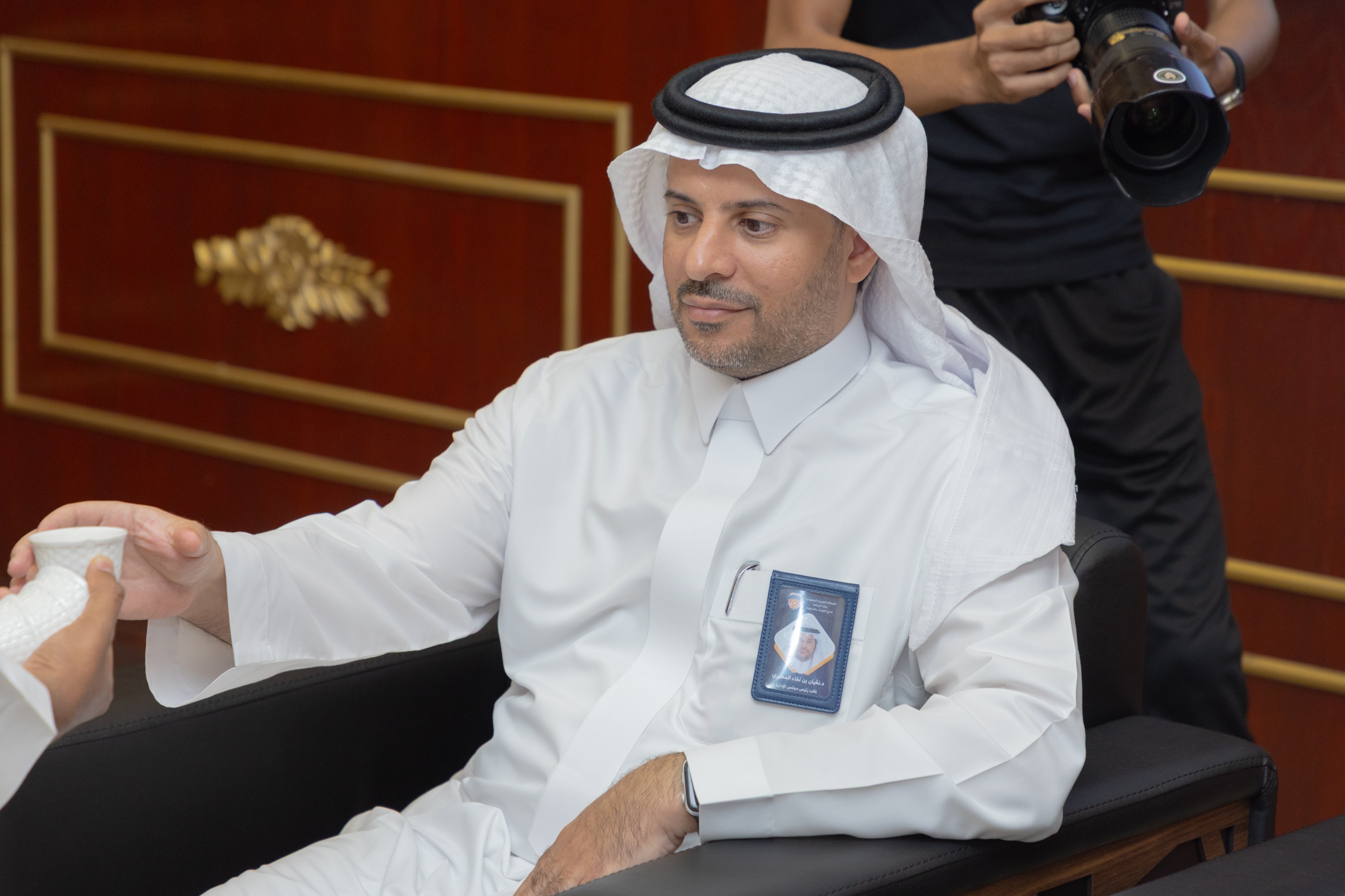 السيد بن هاربورغ مالك نادي الخلود يزور الفيحاء