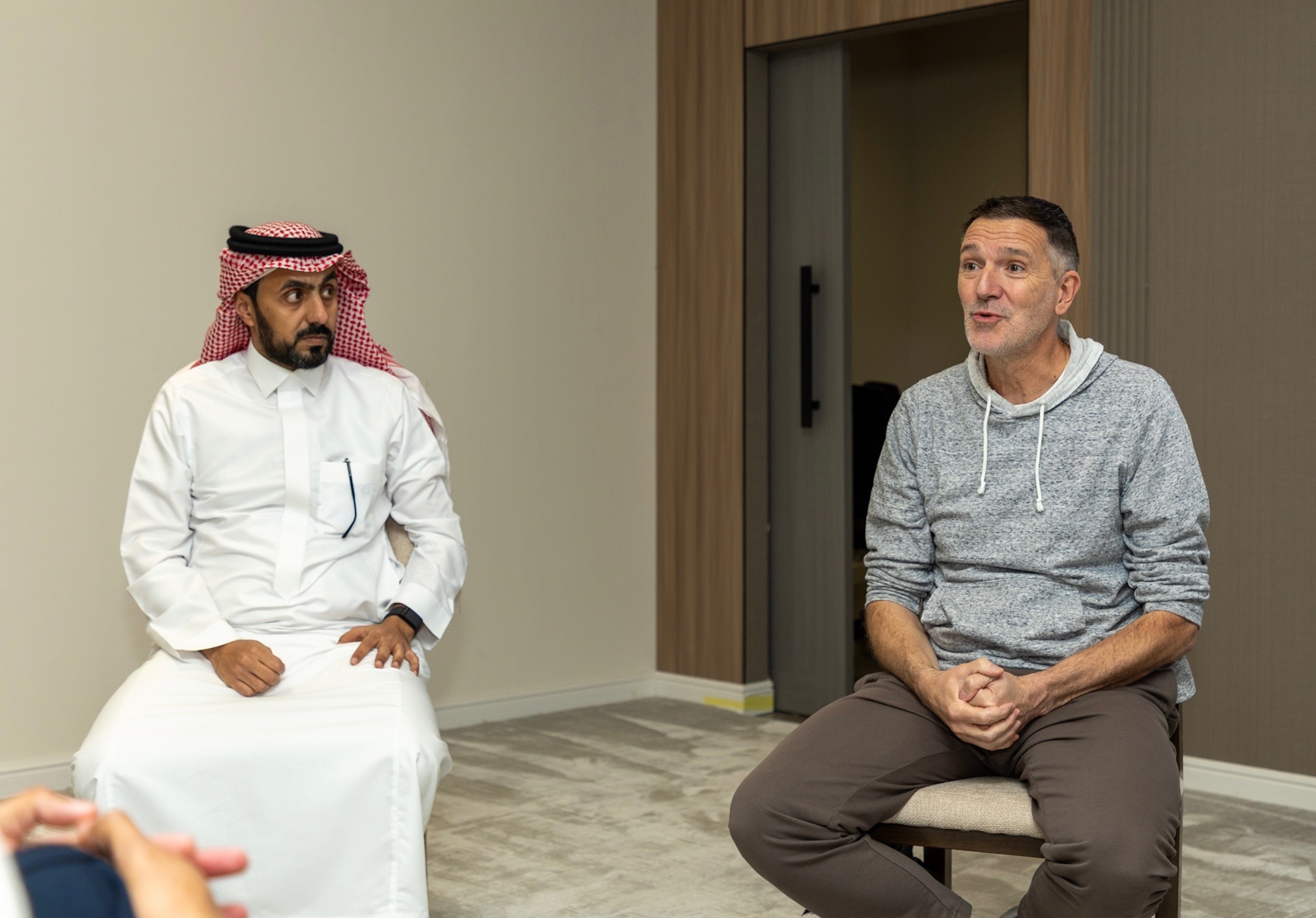 الجهاز الفني المساعد للمنتخب الوطني الأول يزور نادي الفيحاء