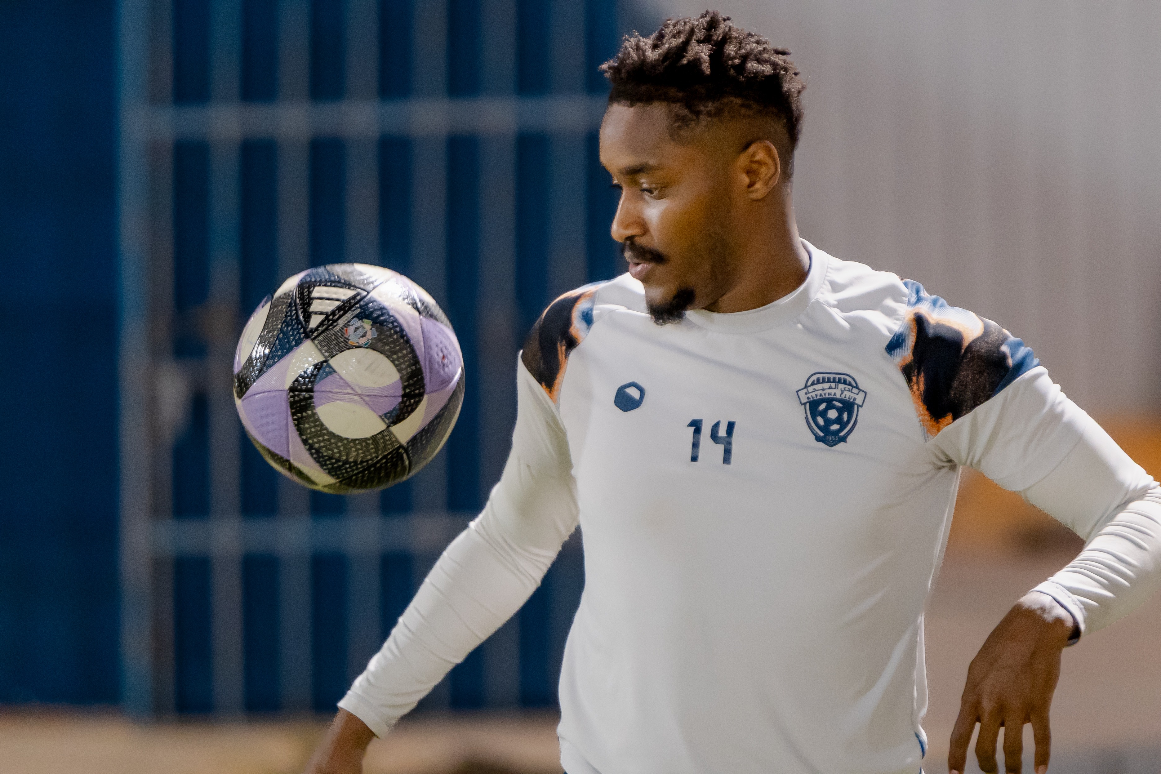 الفيحاء يواصل التحضيرات على ملعب معالي الشيخ عبدالعزيز التويجري بمقر النادي